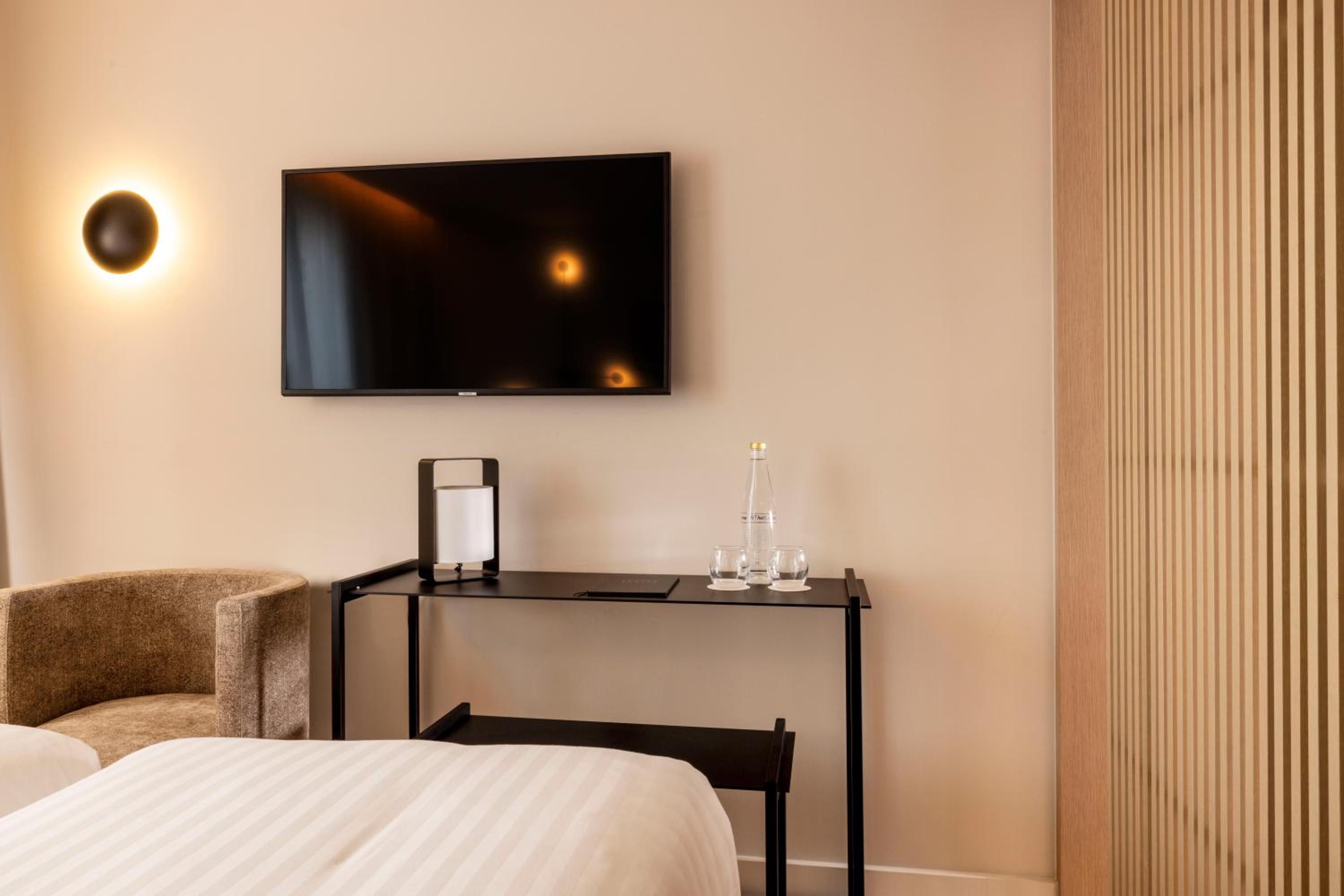 Family Room with Spa Access photo 3