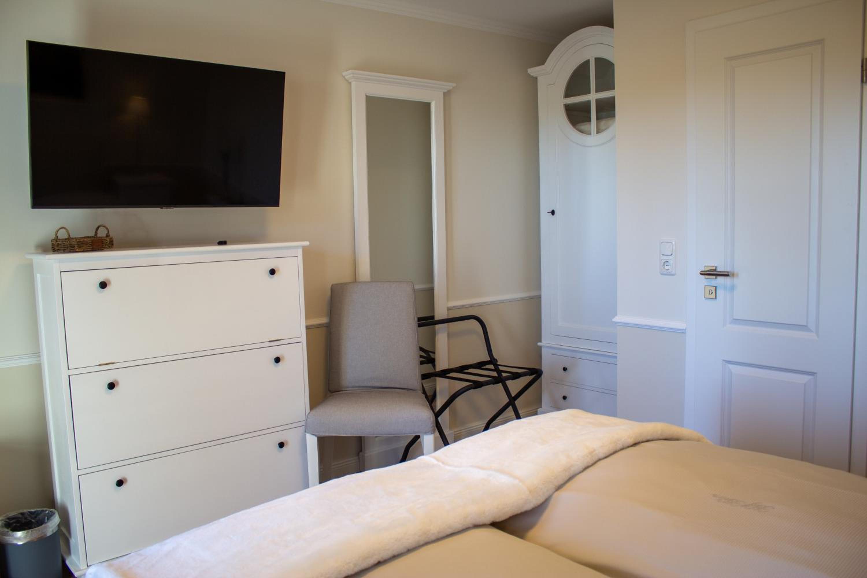 Economy Double Room photo 2
