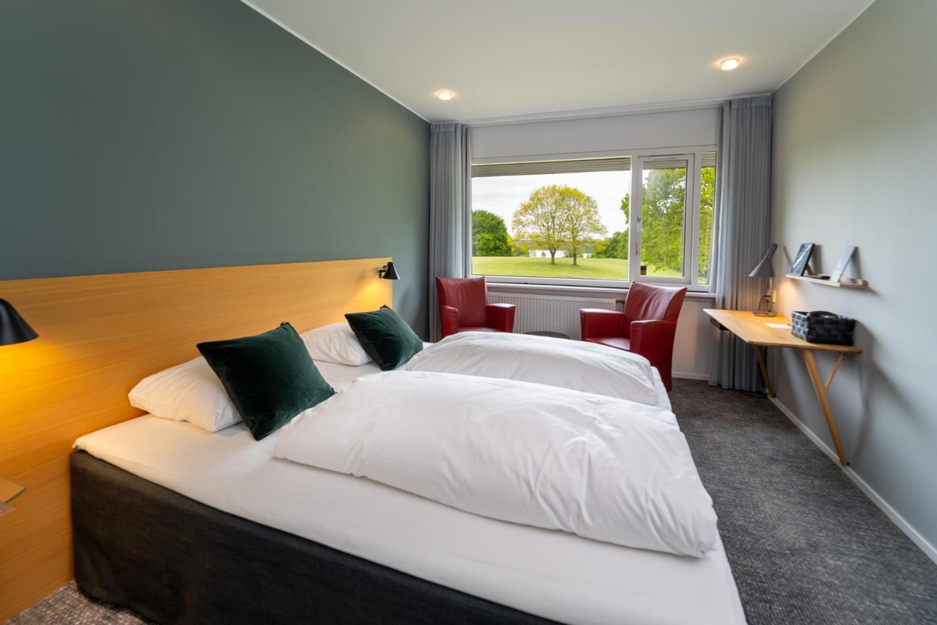 Double Or Twin Room With Lake View