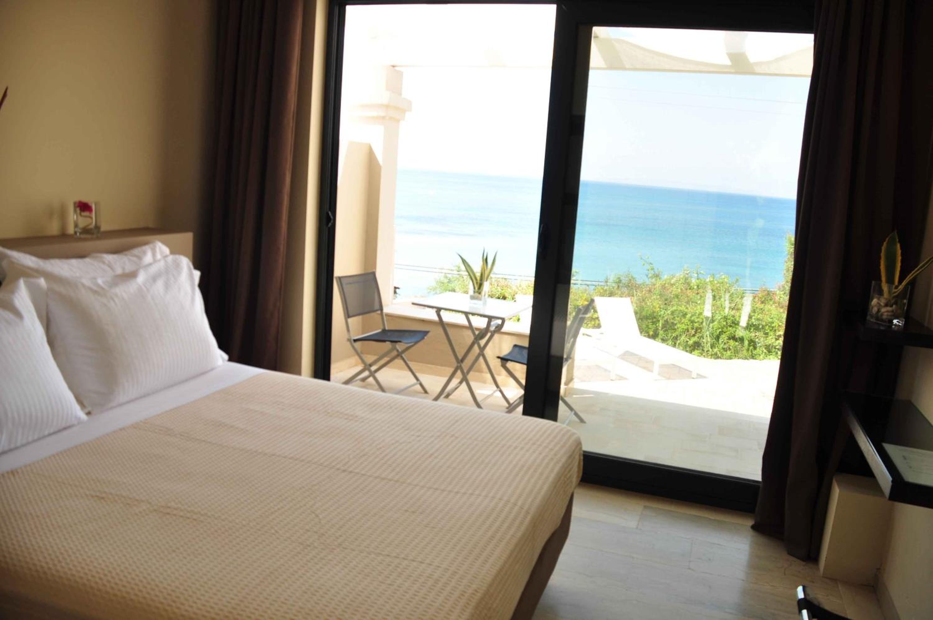 Premium Studio Sea View with Private Hot Tub photo 2
