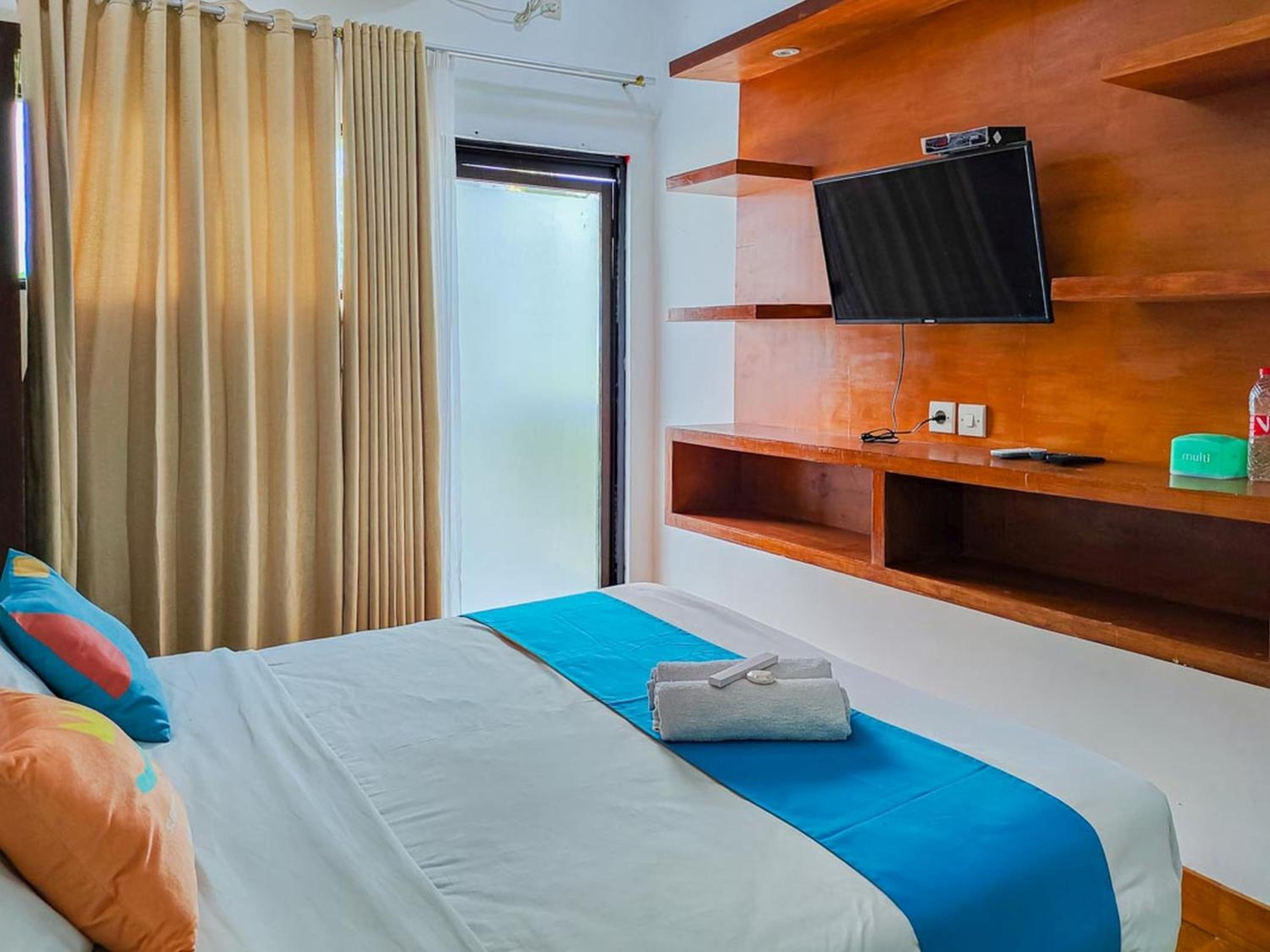 Deluxe Room - Photo 9
