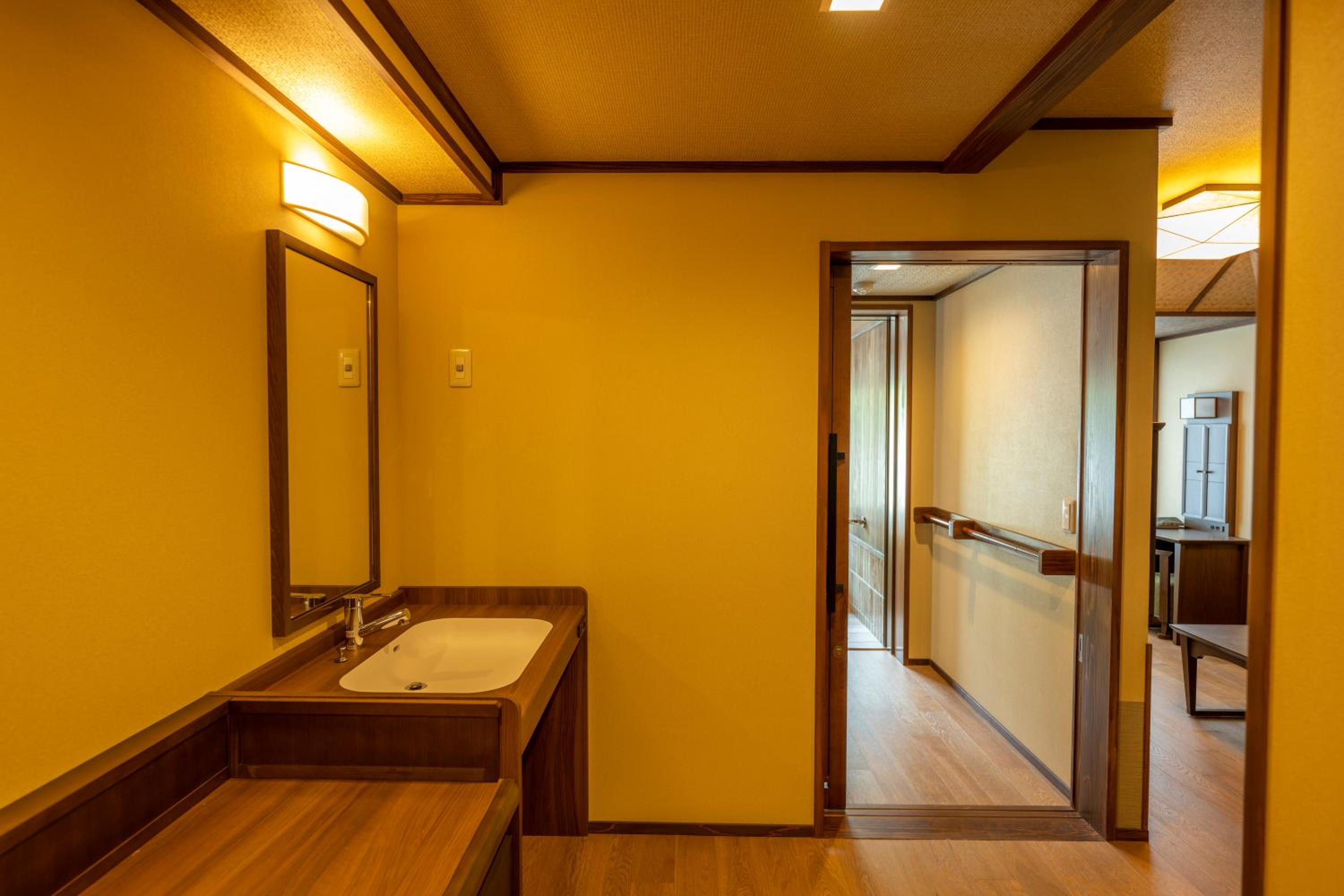 Twin Room - Disability-Access with Hot Spring Bath photo 3