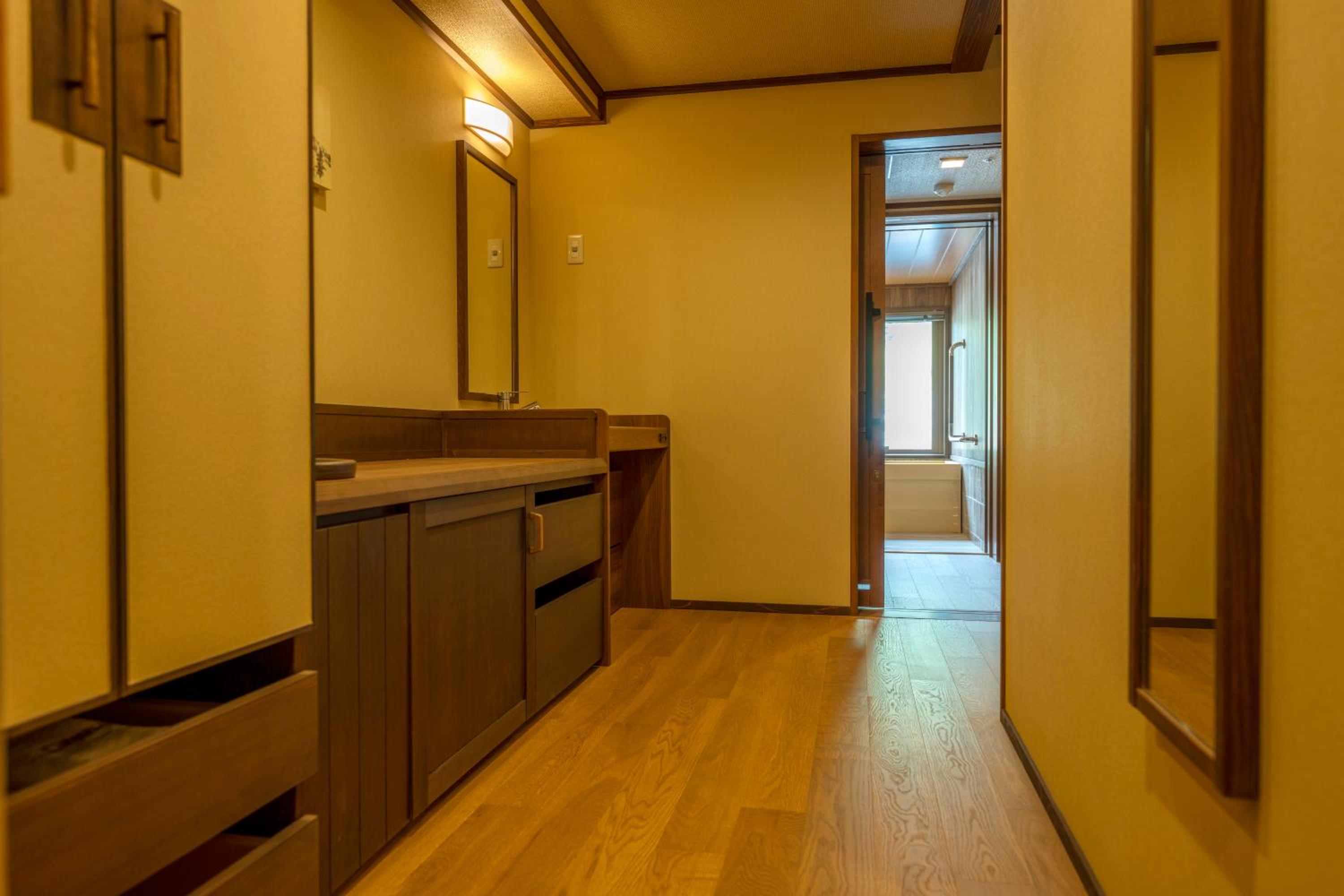 Twin Room - Disability-Access with Hot Spring Bath photo 2