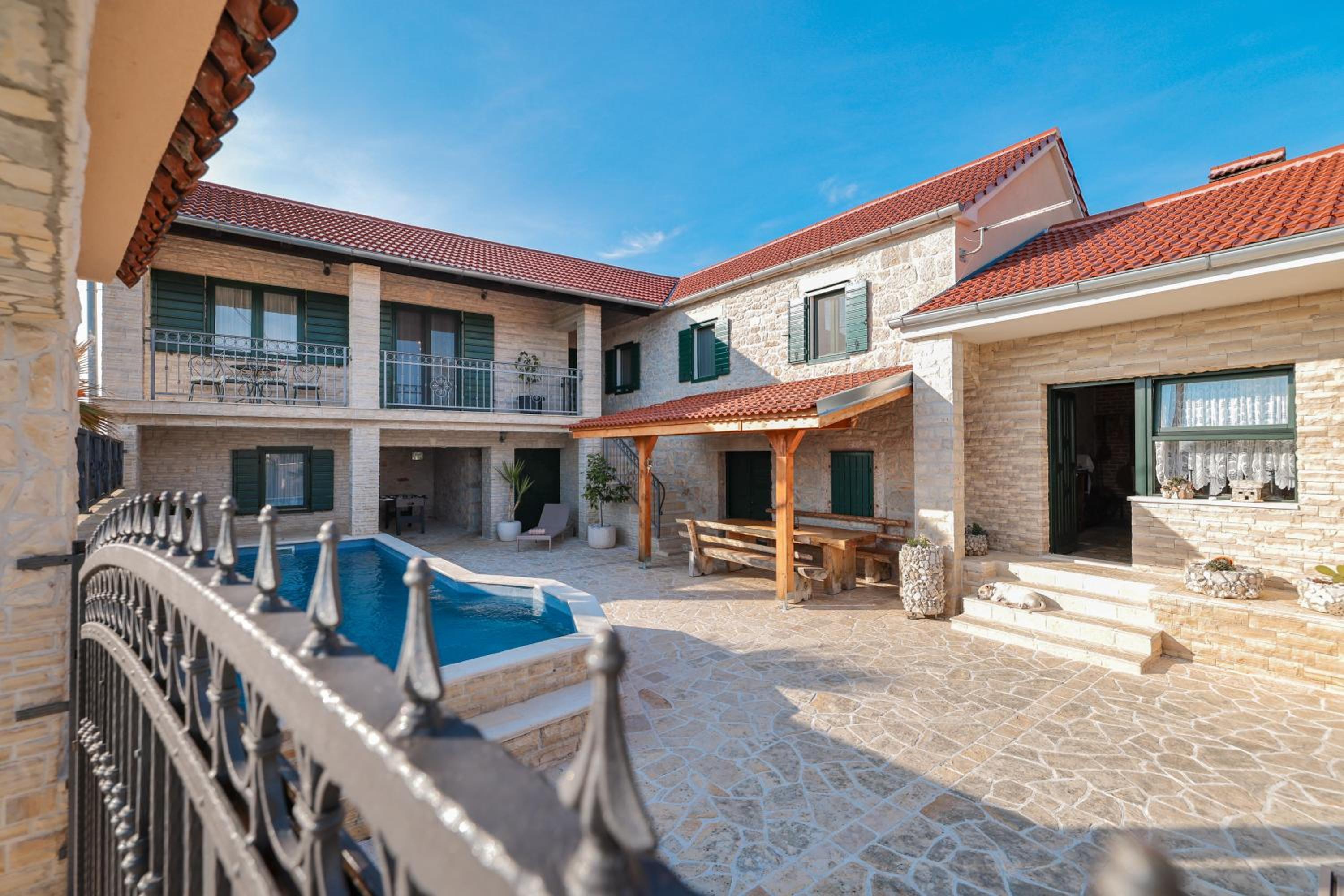 Three-Bedroom Villa with Swimming Pool photo 3