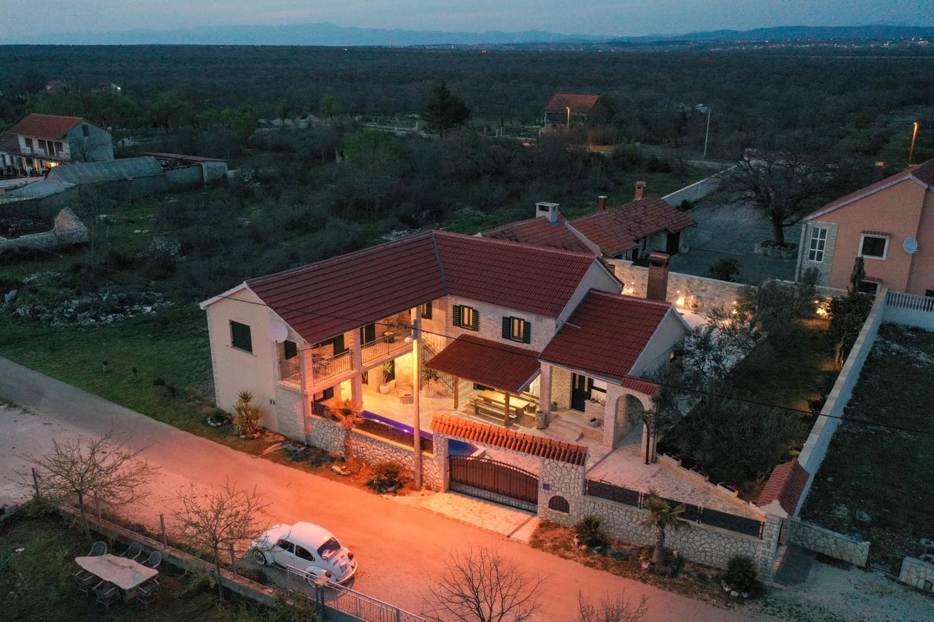 Three-Bedroom Villa with Swimming Pool photo 2