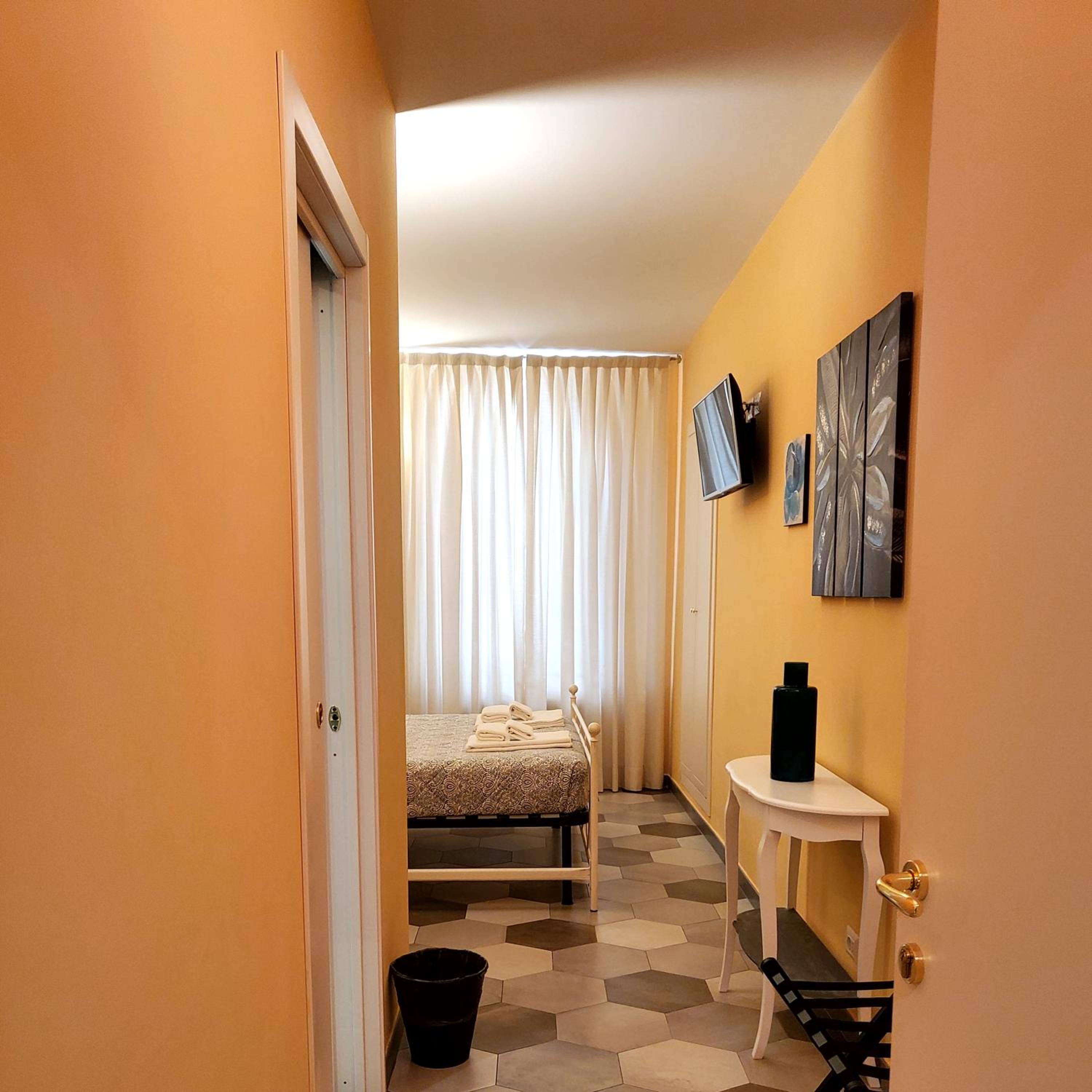 Deluxe Room - Photo 11