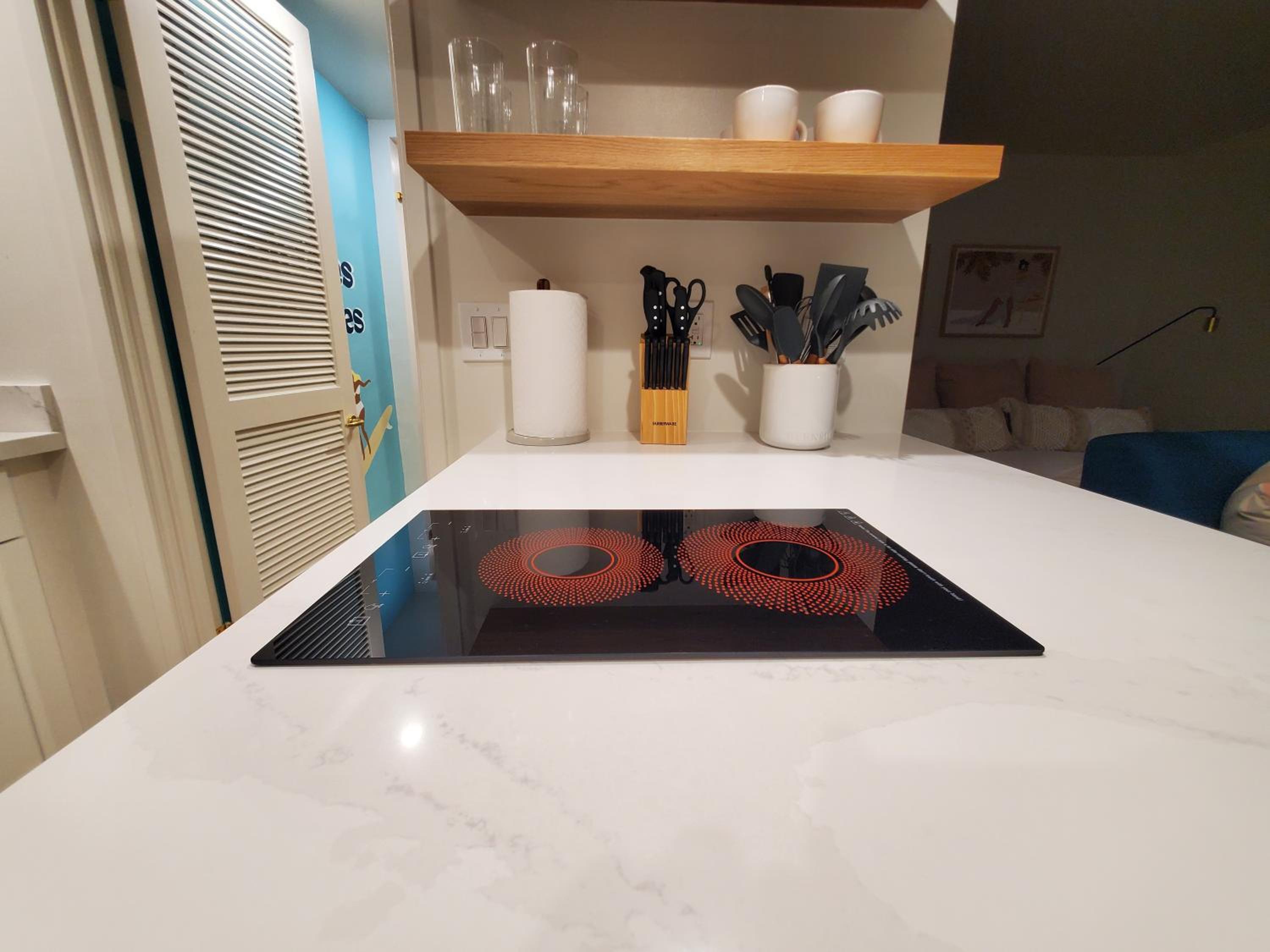 S&N Lux Suite-Free Parking-King Bed-Kitchen-WiFi: King Studio with Sofa Bed photo