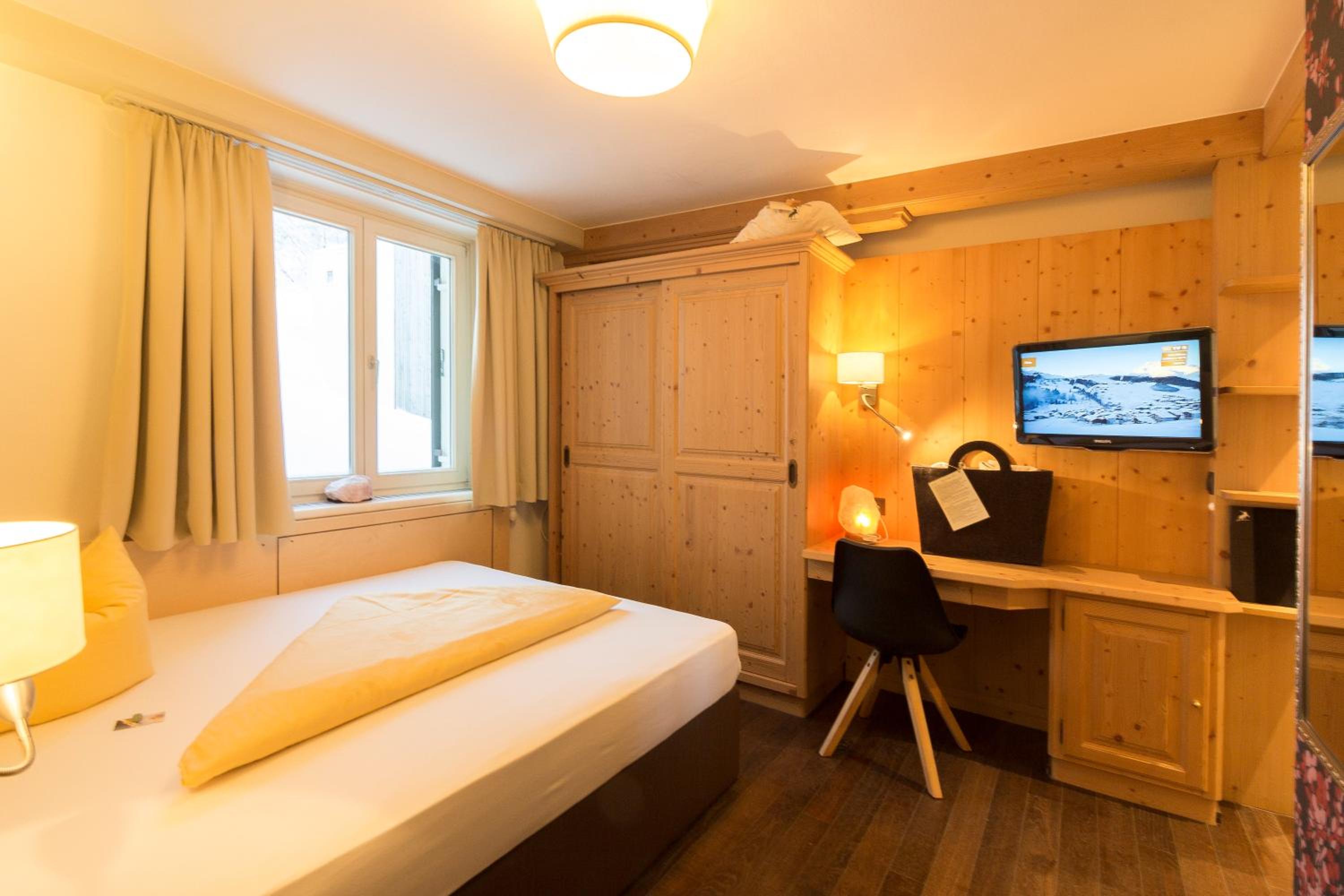 Budget Twin Room photo 3