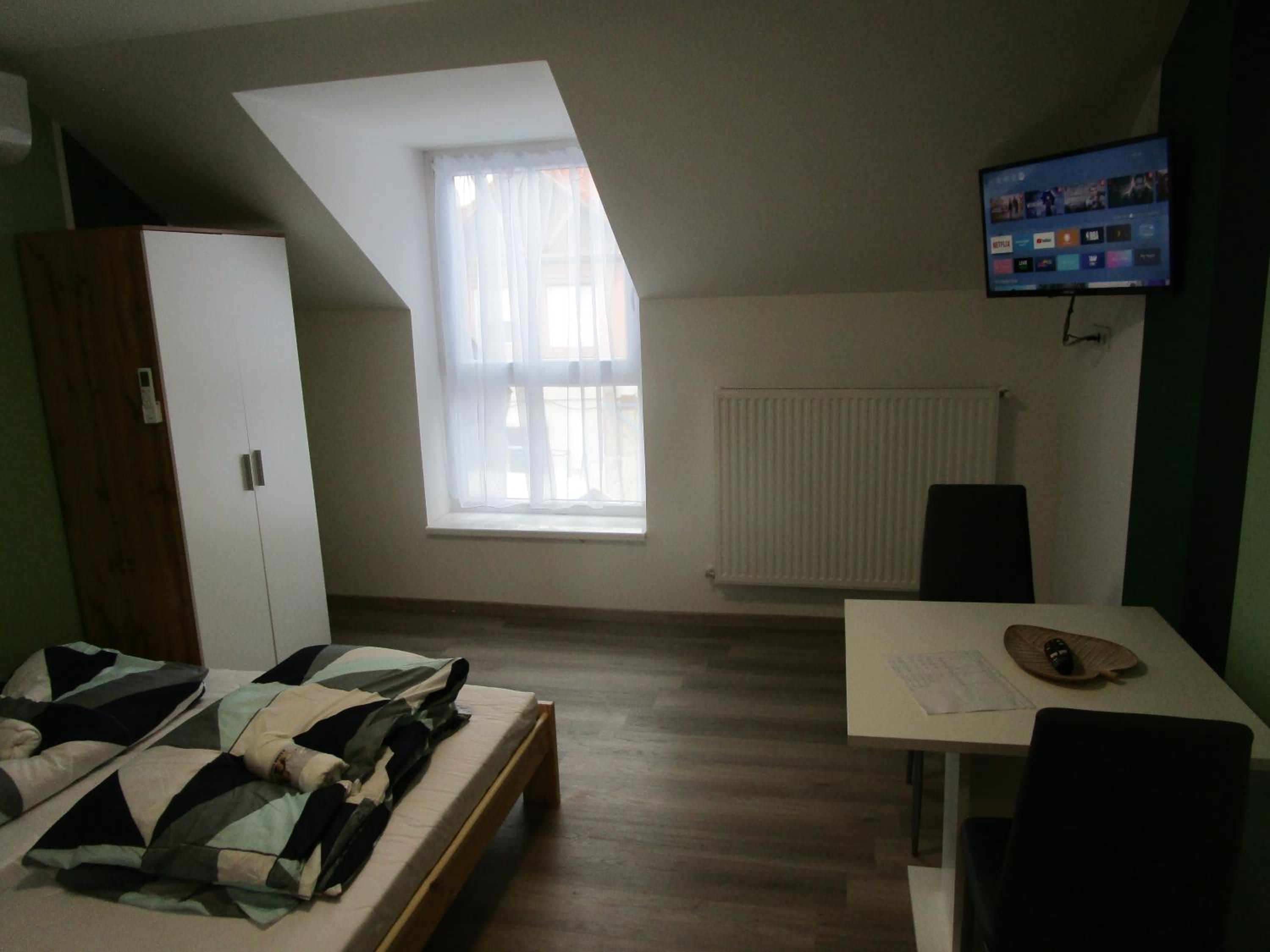 Apartment photo 2