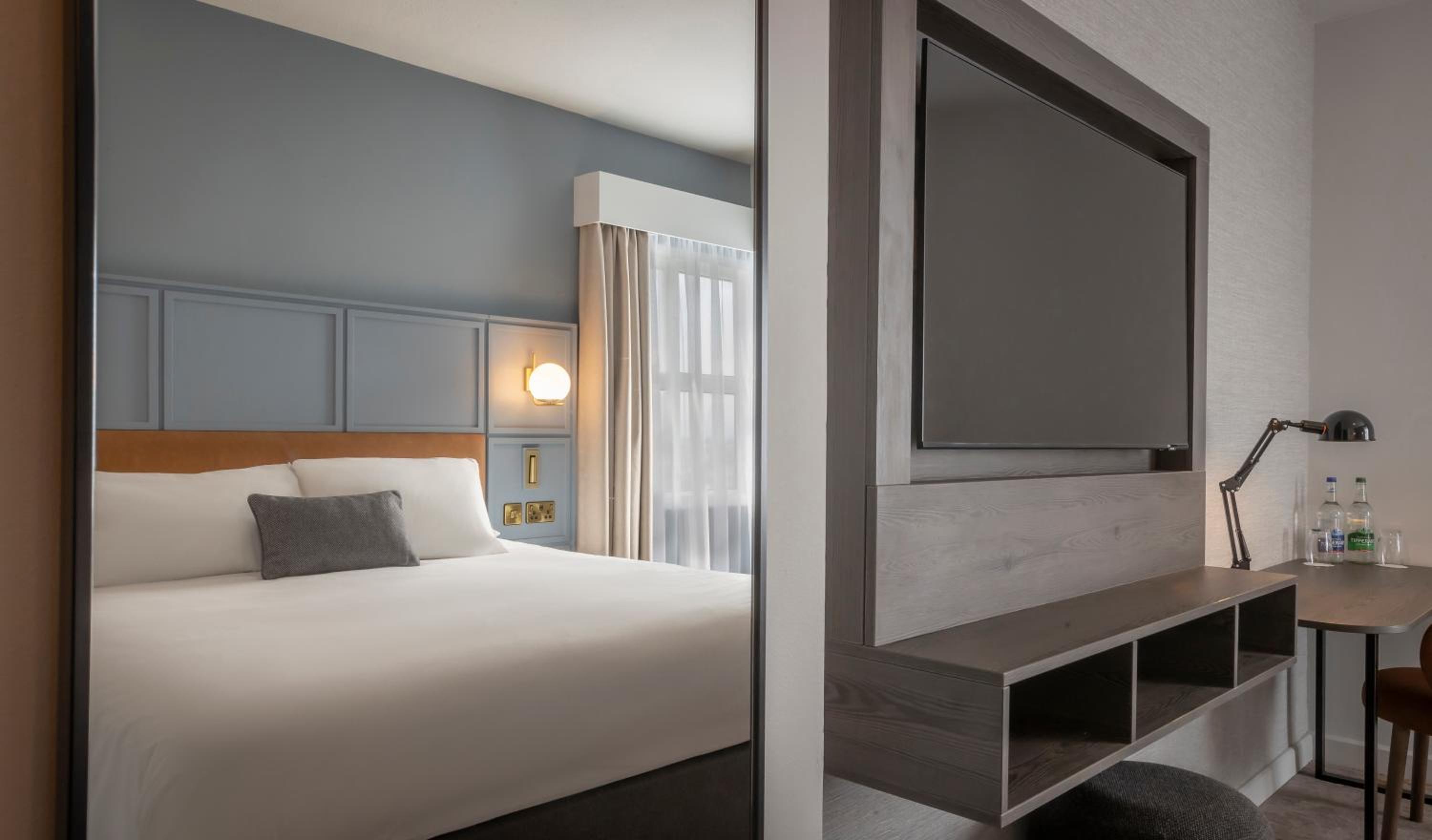 Executive Double Room thumbnail 6