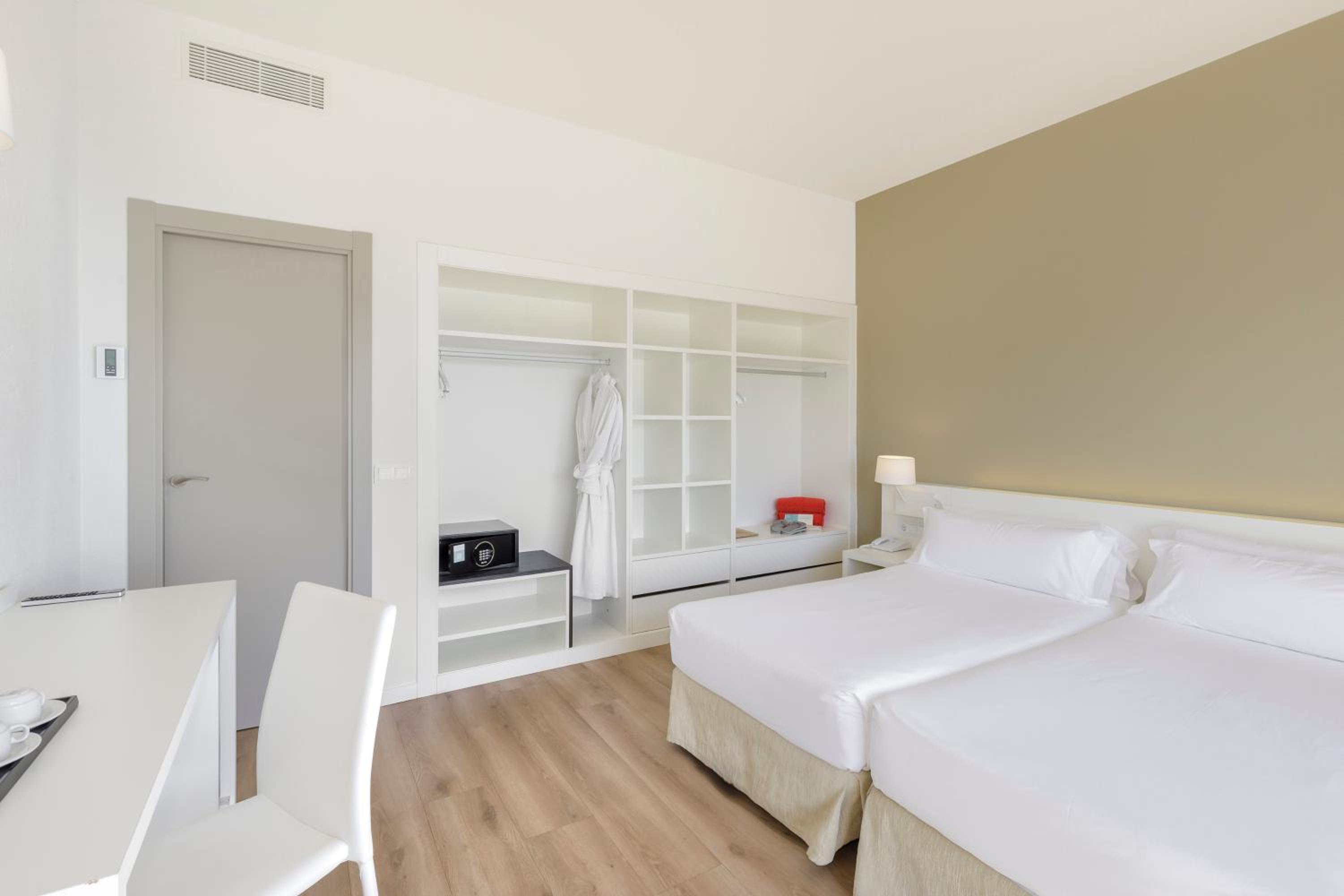 Xtra Sol Suite Sea View