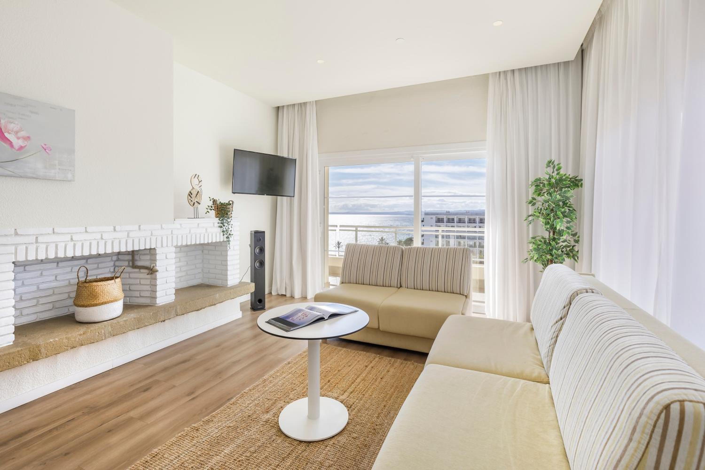 Xtra Sol Suite Sea View
