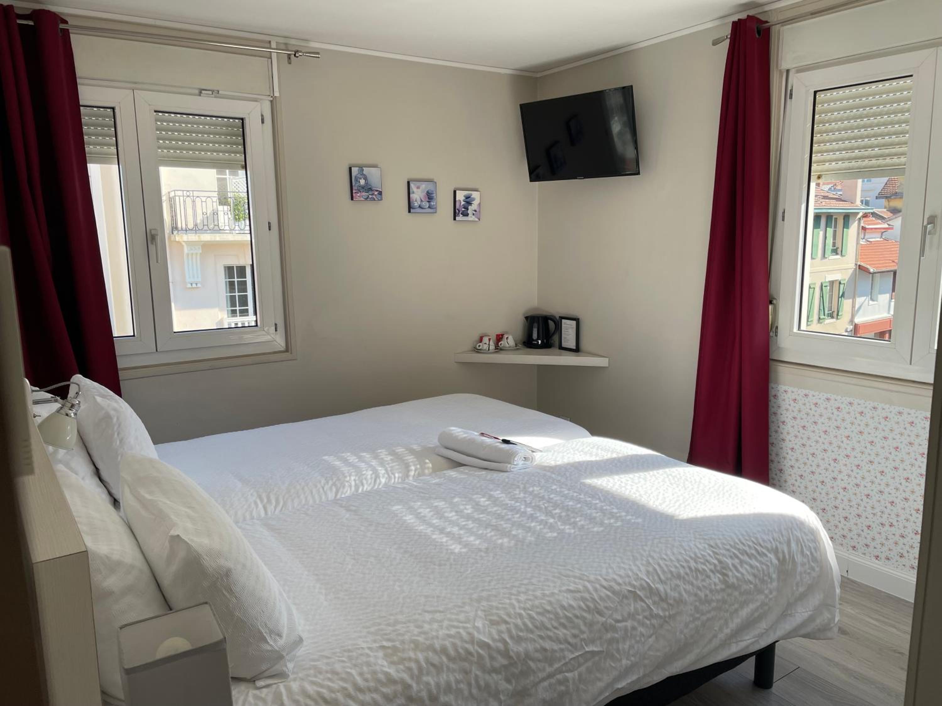 Twin Room - Photo 1