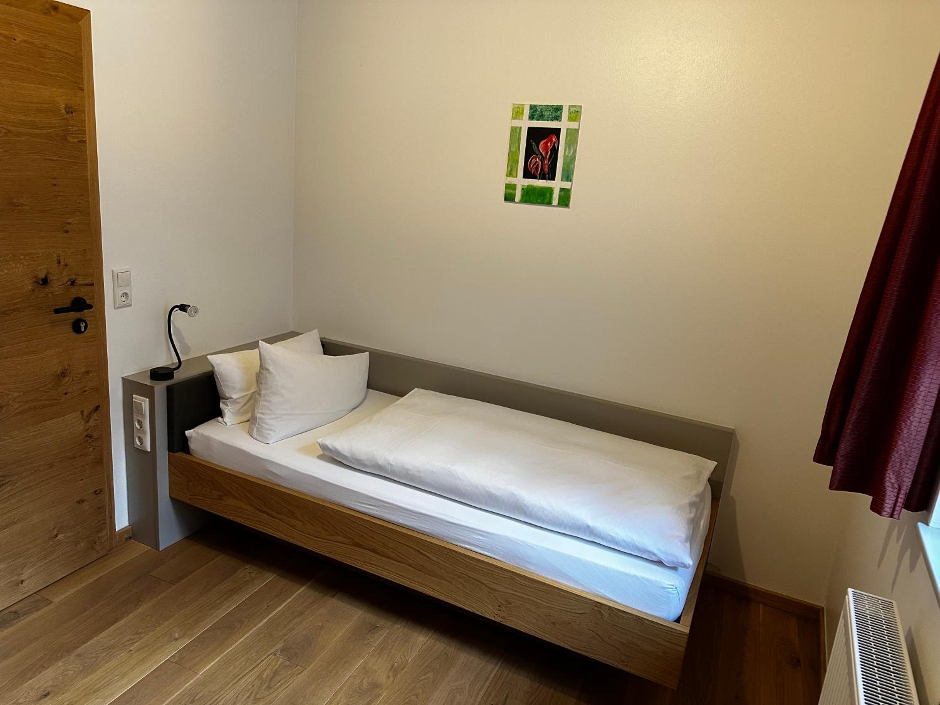 Single Room photo 2