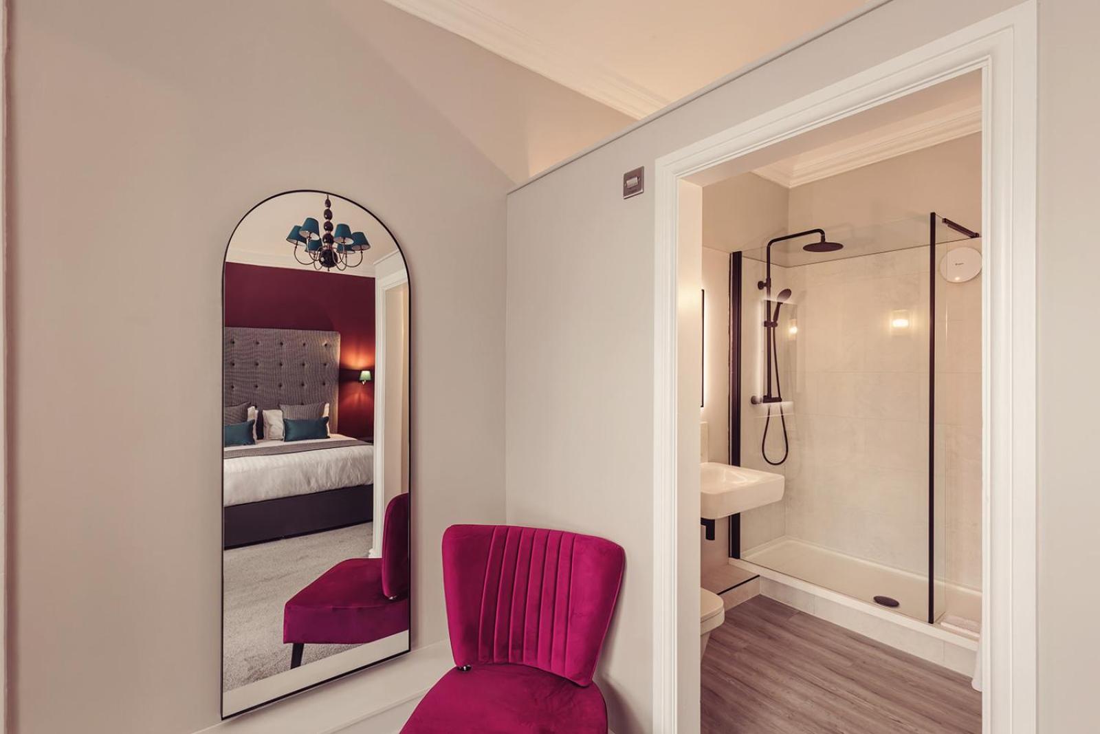 Deluxe King Suite - Photo 3
