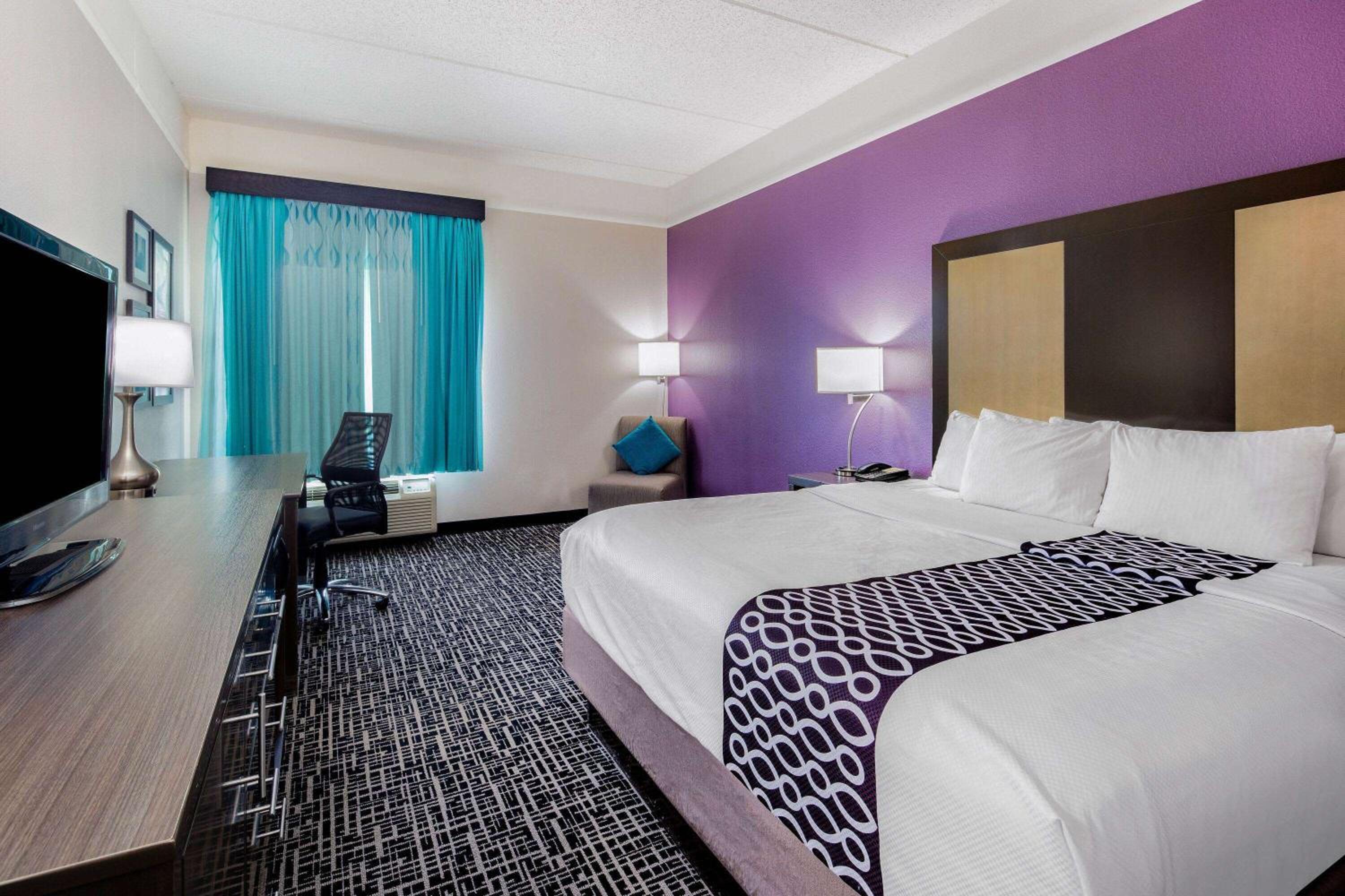 Deluxe King Room - Photo 3