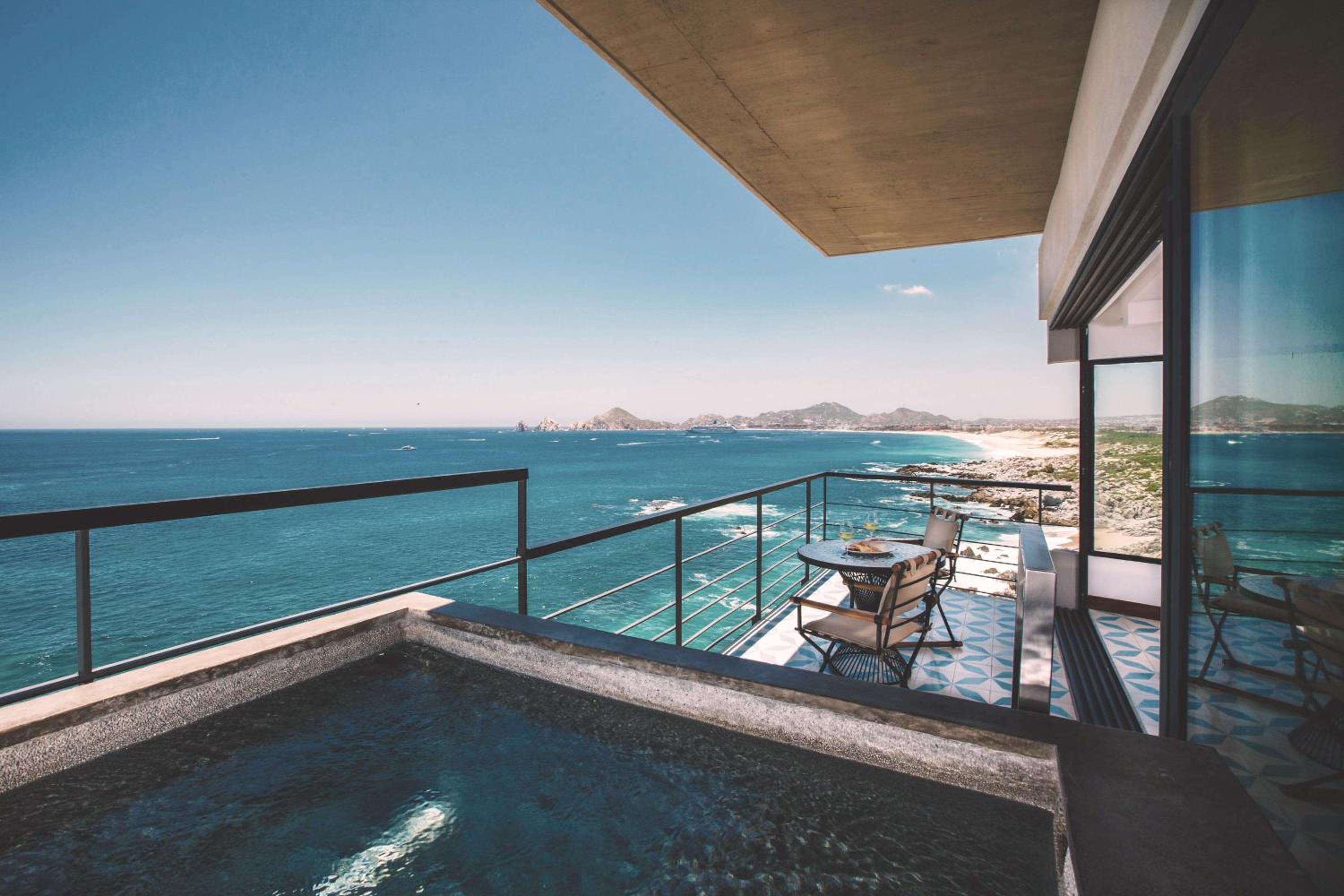 Panoramic Suite with Plunge Pool and Ocean View photo 2
