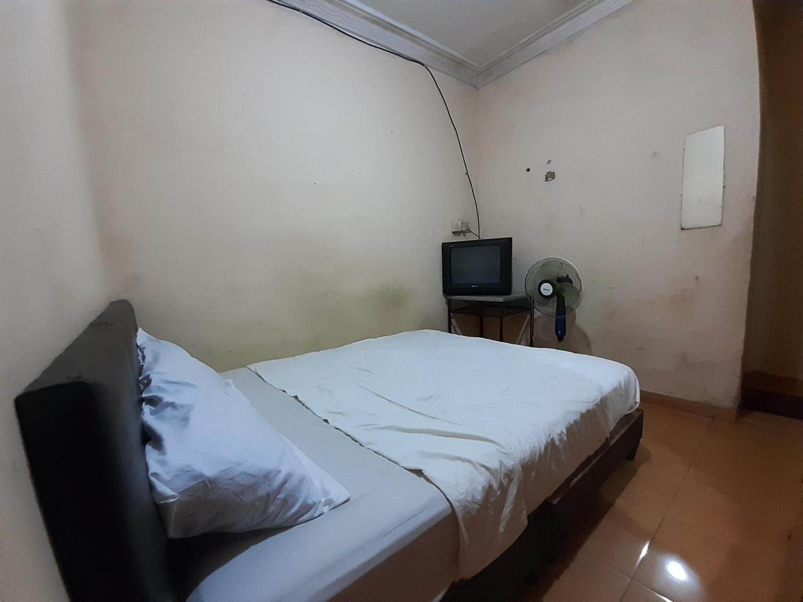 Budget Double Room - Photo 16