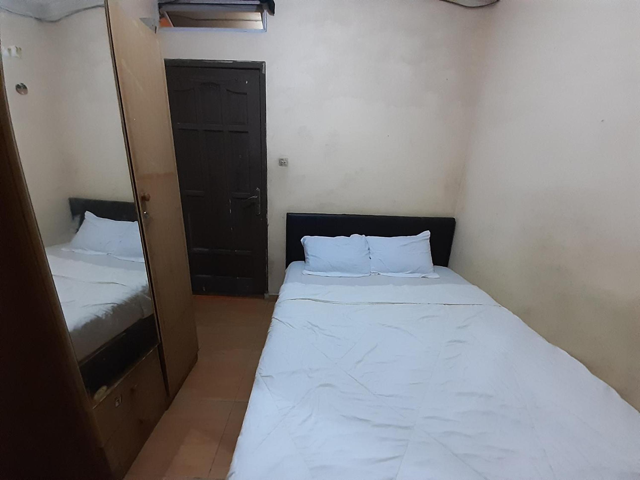 Budget Double Room - Photo 14
