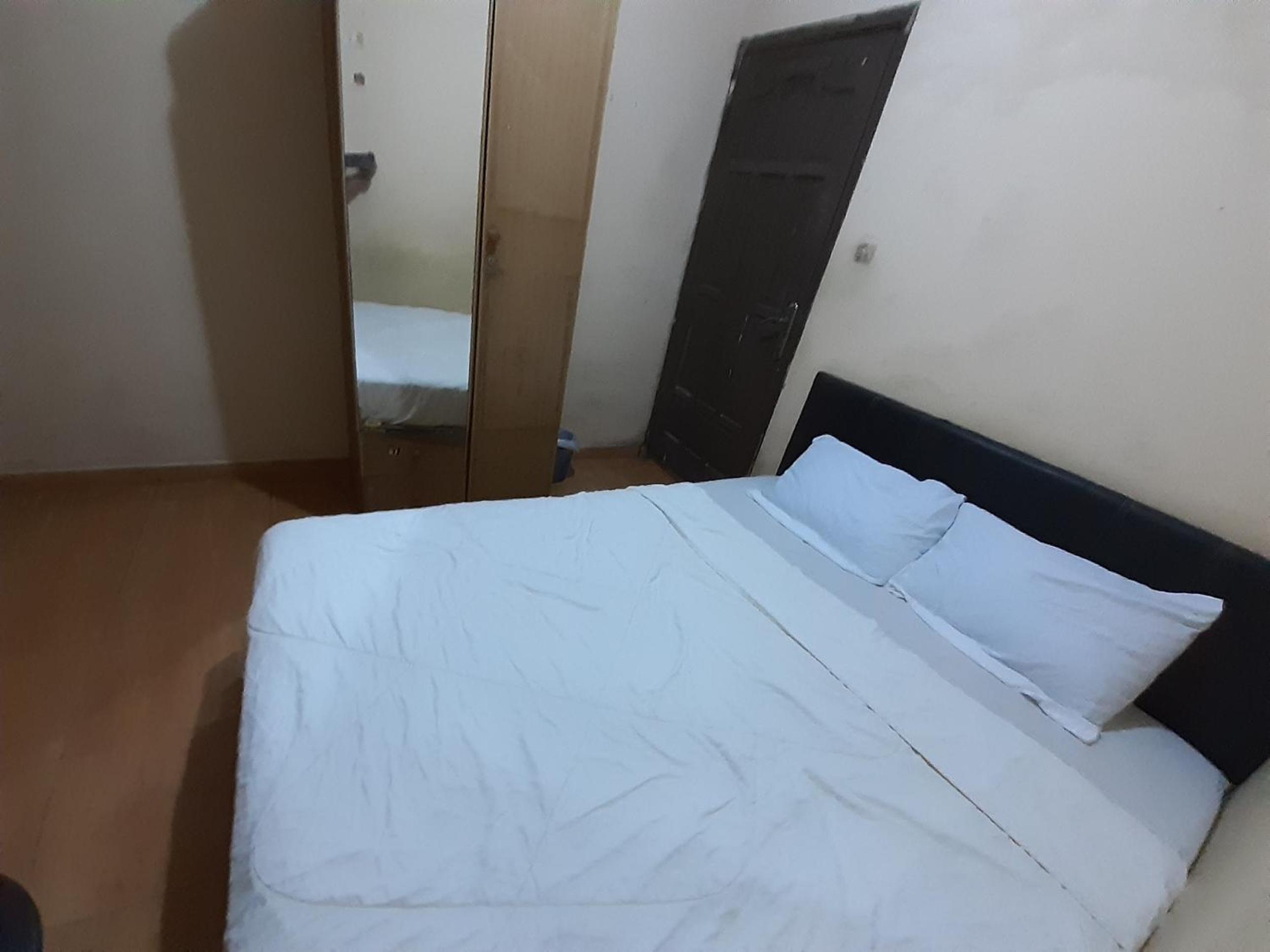 Budget Double Room - Photo 13