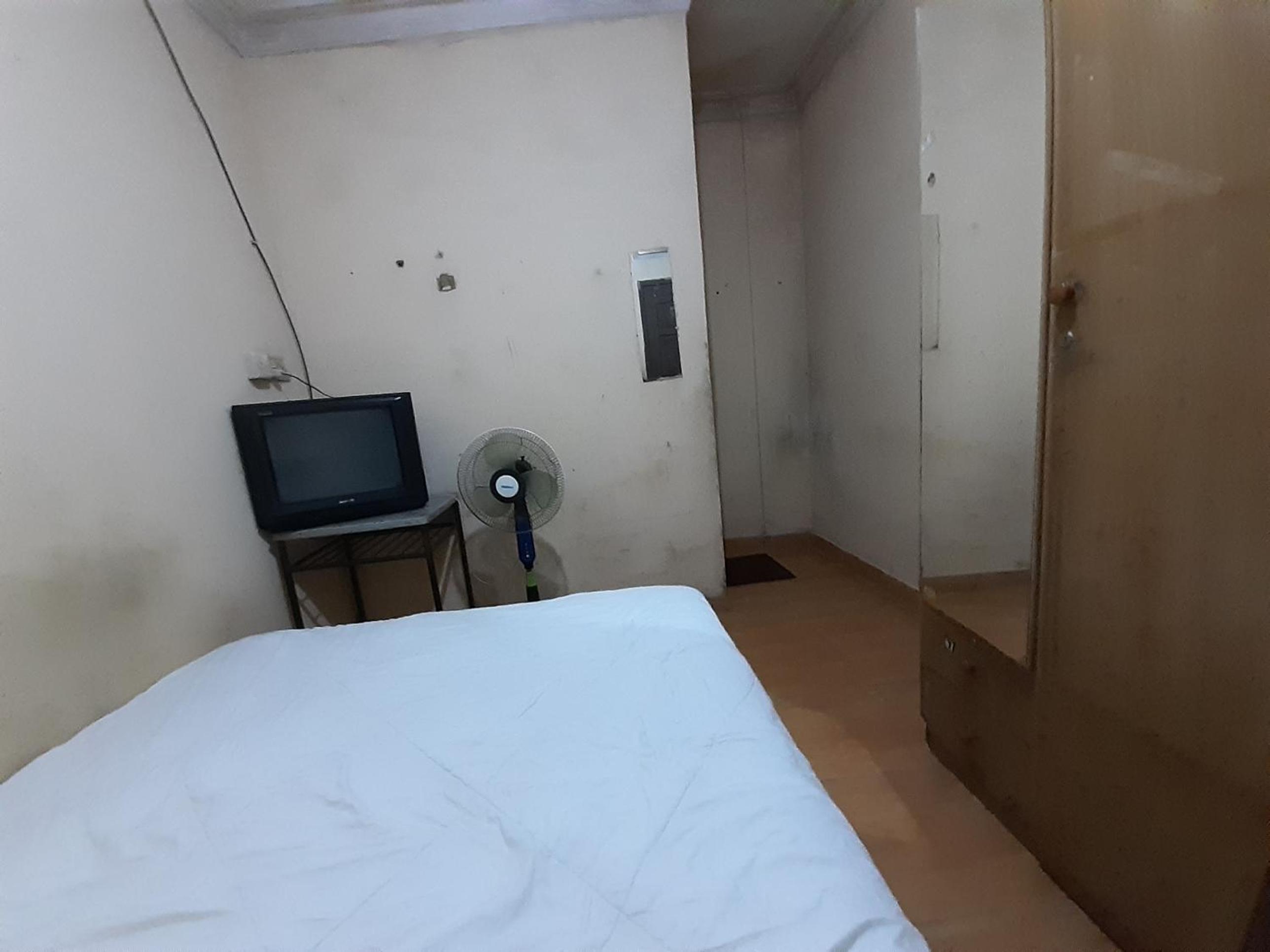 Budget Double Room - Photo 12
