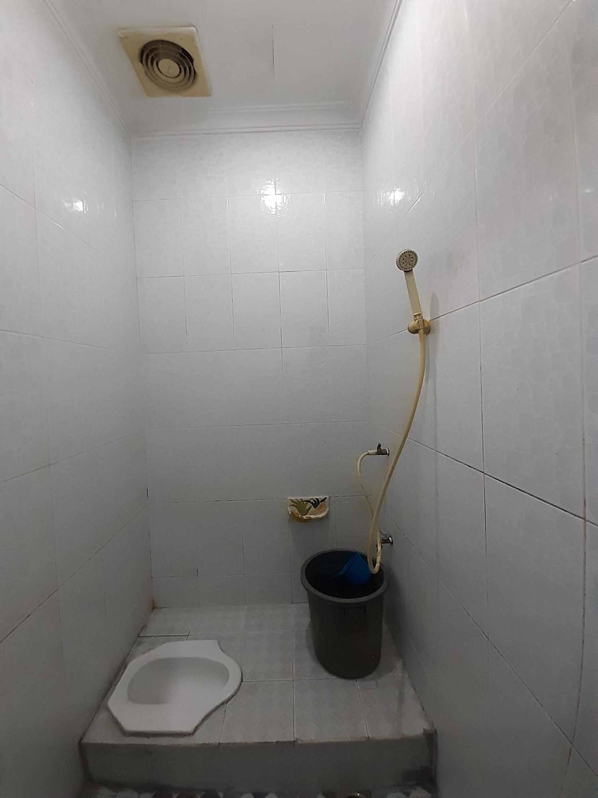 Budget Double Room - Photo 11