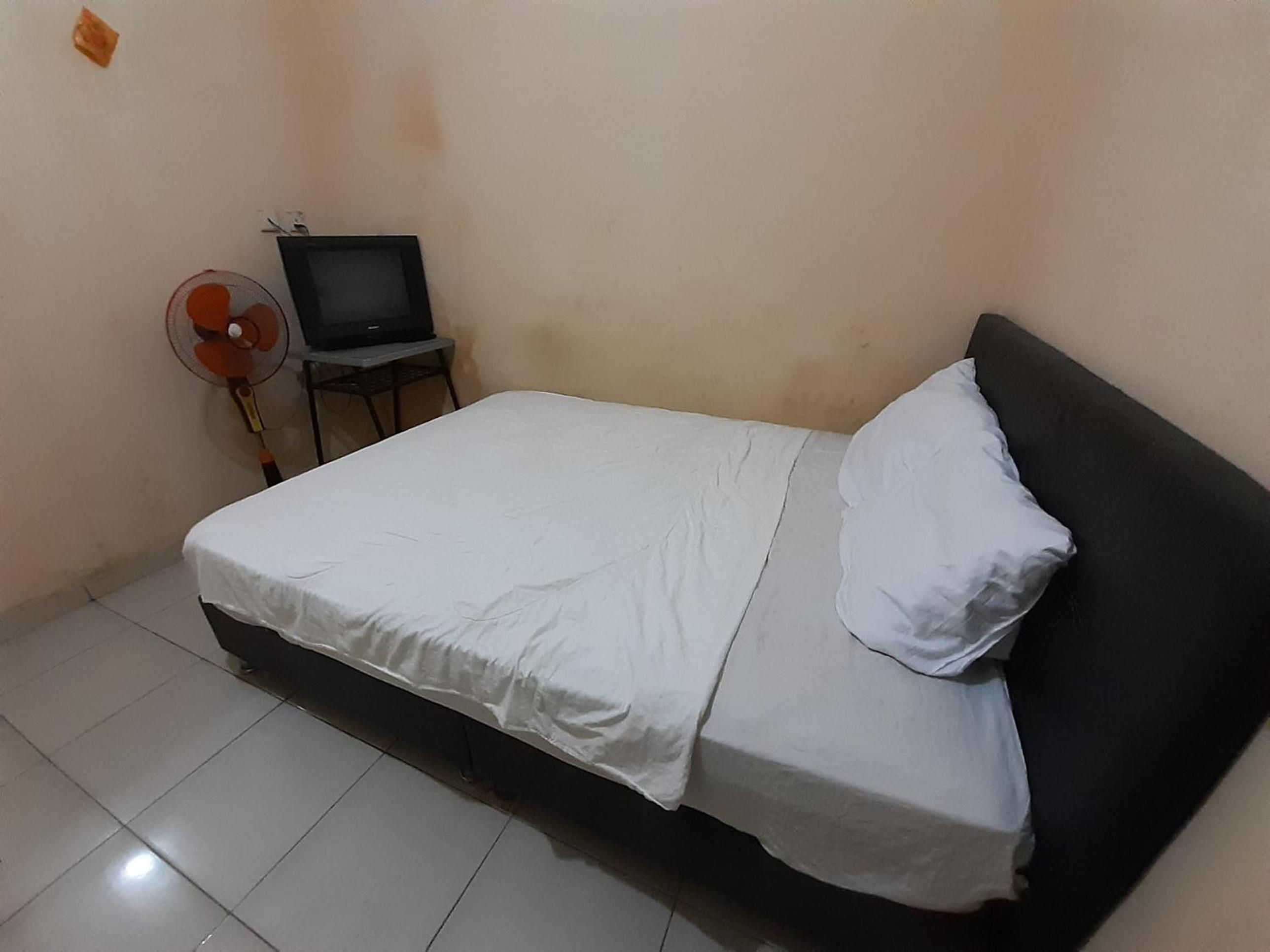 Budget Double Room - Photo 10