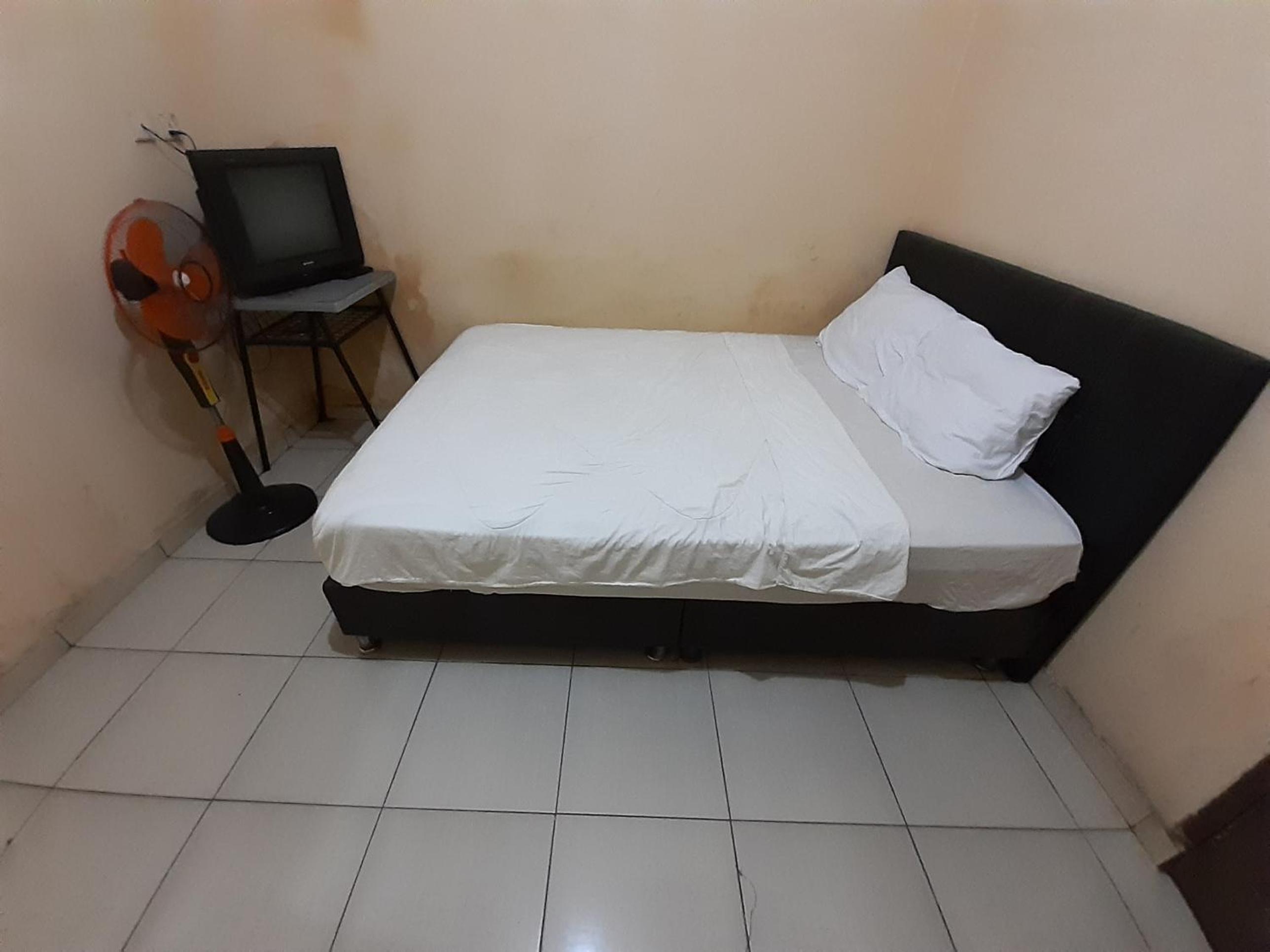 Budget Double Room - Photo 9