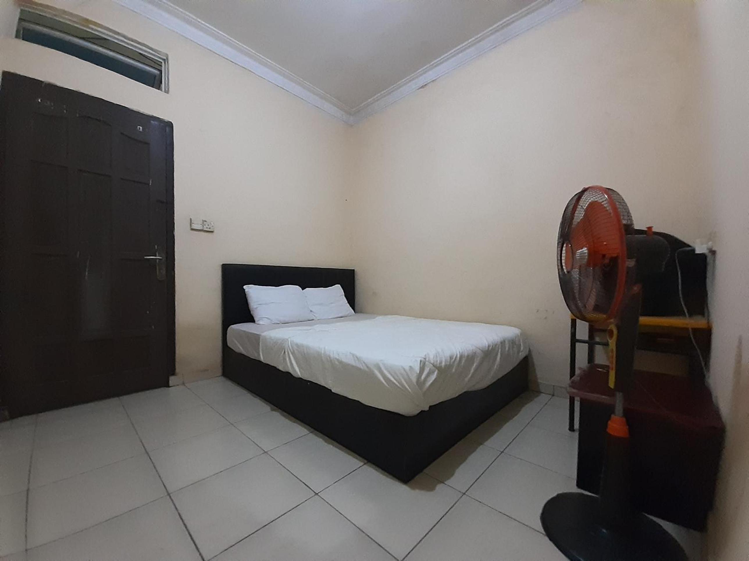 Budget Double Room - Photo 5