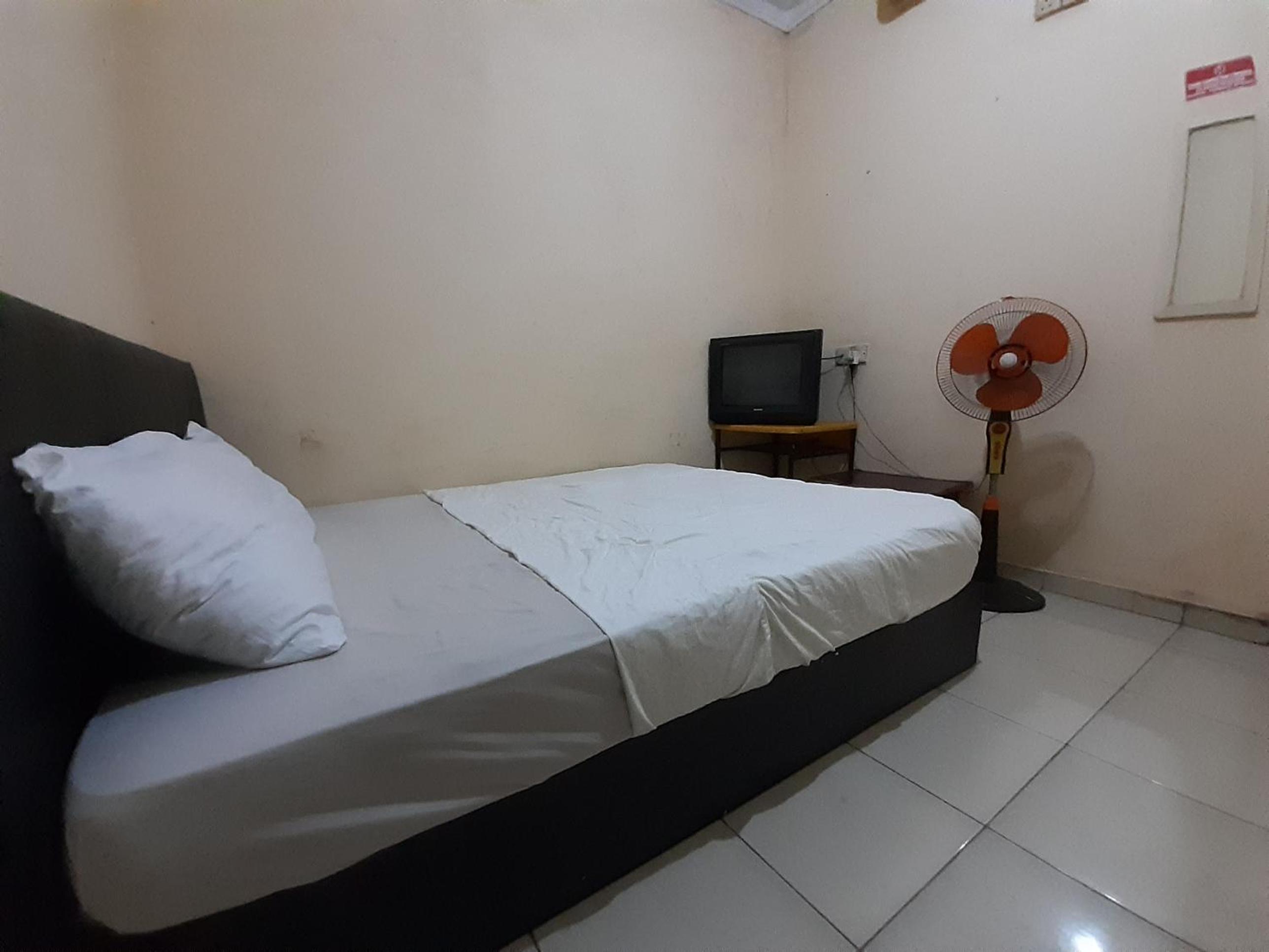 Budget Double Room - Photo 3