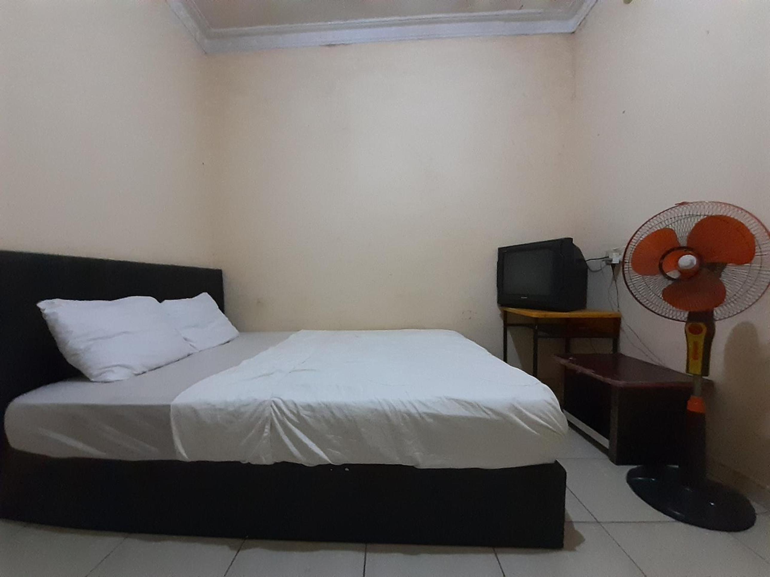 Budget Double Room - Photo 2
