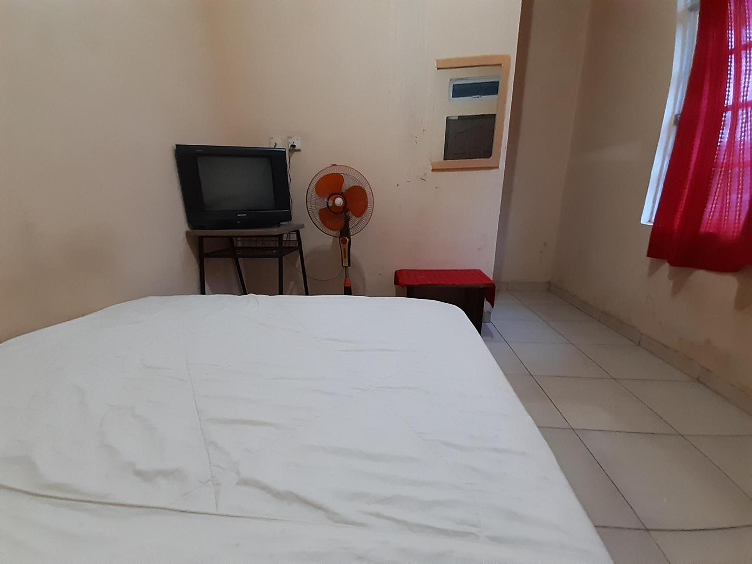 Budget Double Room - Photo 18