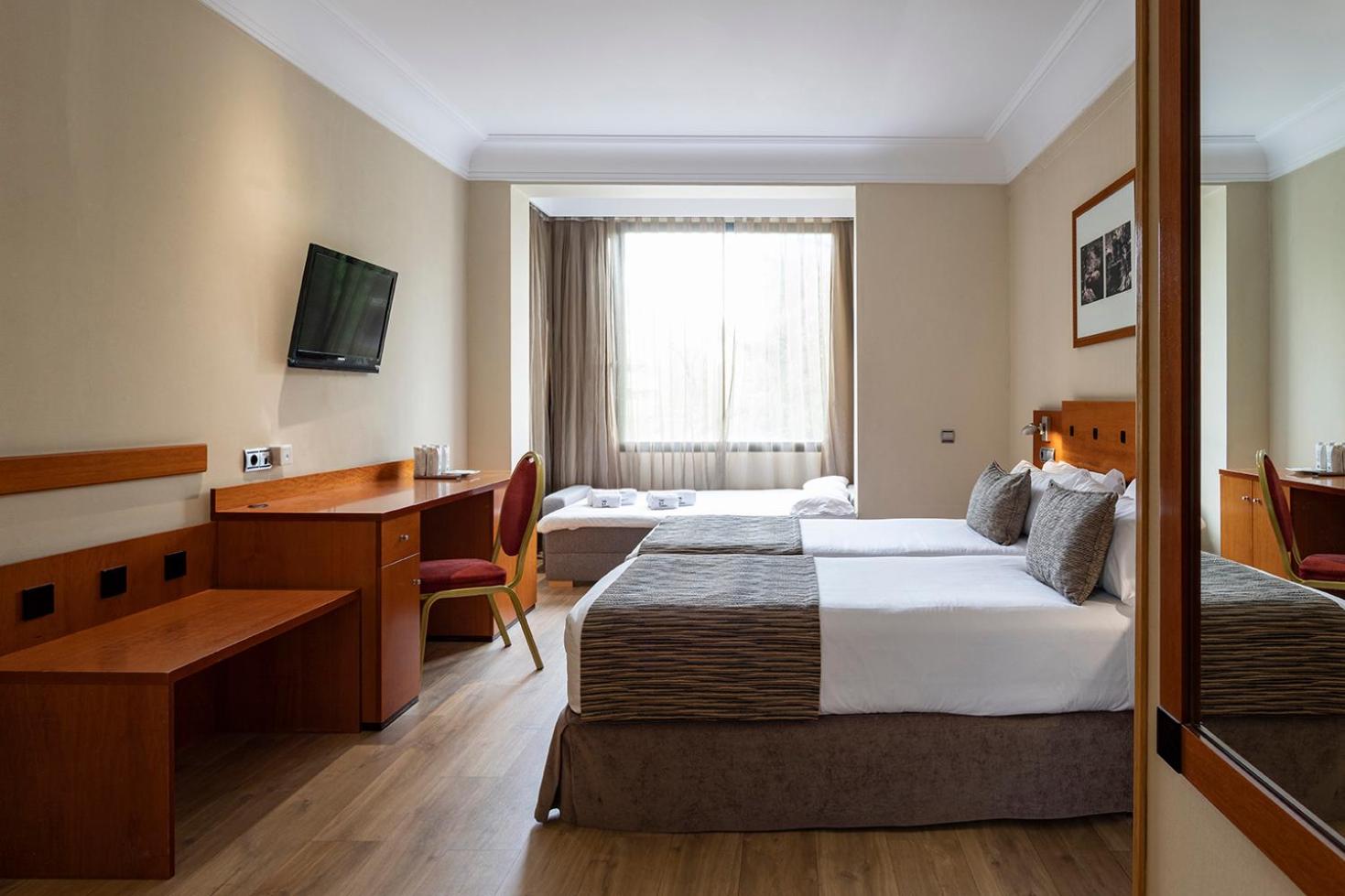 Quadruple Room (4 Adults) - Photo 1
