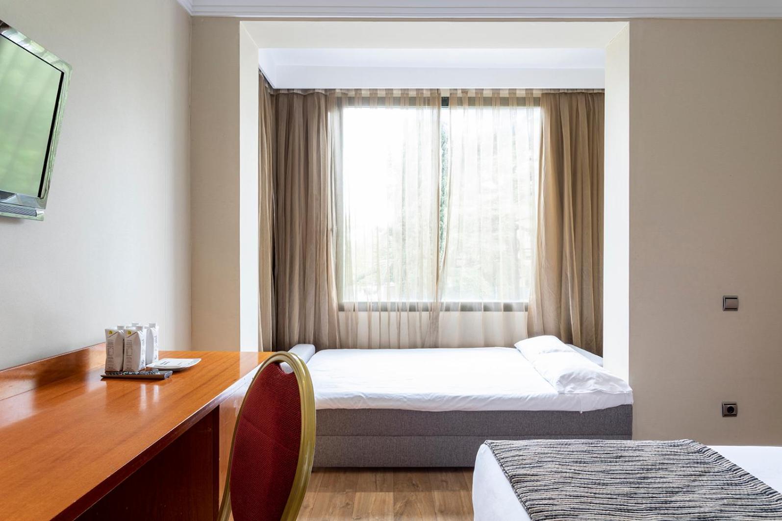 Quadruple Room (4 Adults) - Photo 8