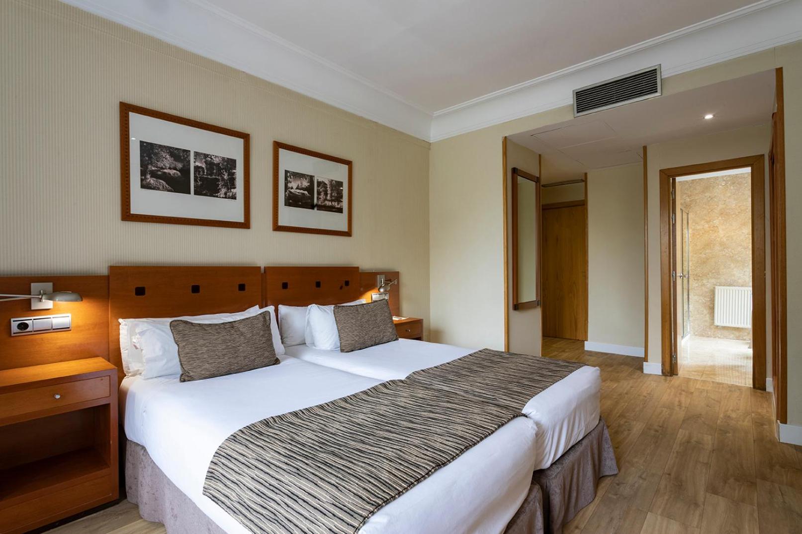 Quadruple Room (4 Adults) - Photo 2