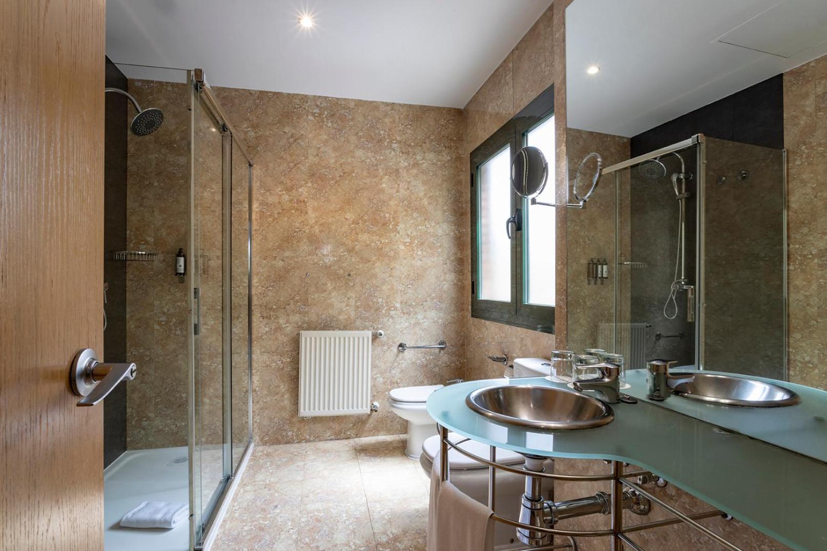 Quadruple Room (4 Adults) - Photo 6