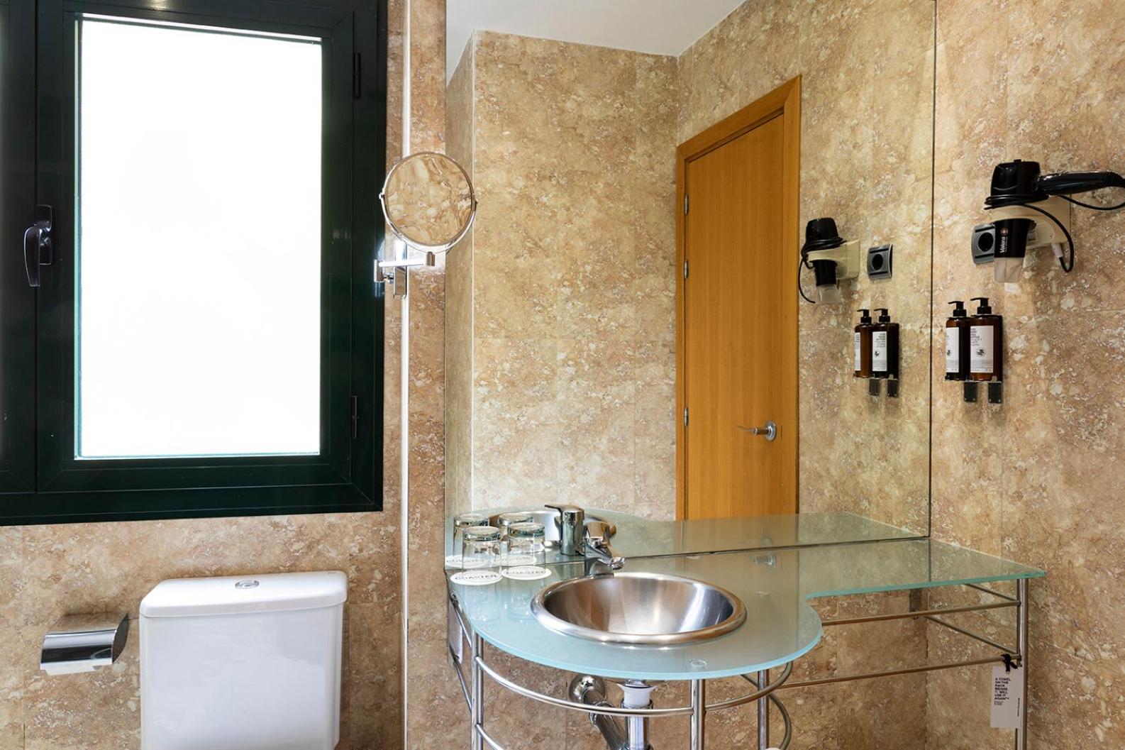 Double or Twin Room (1-2 Adults) photo 2