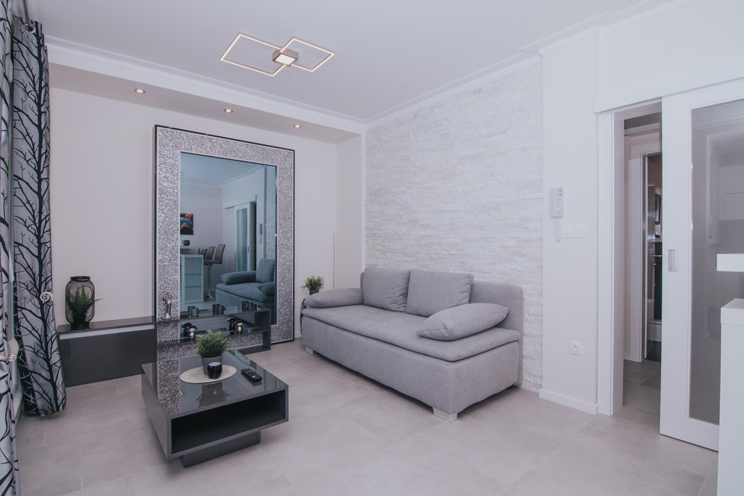 Three-Bedroom Apartment with Terrace photo 2