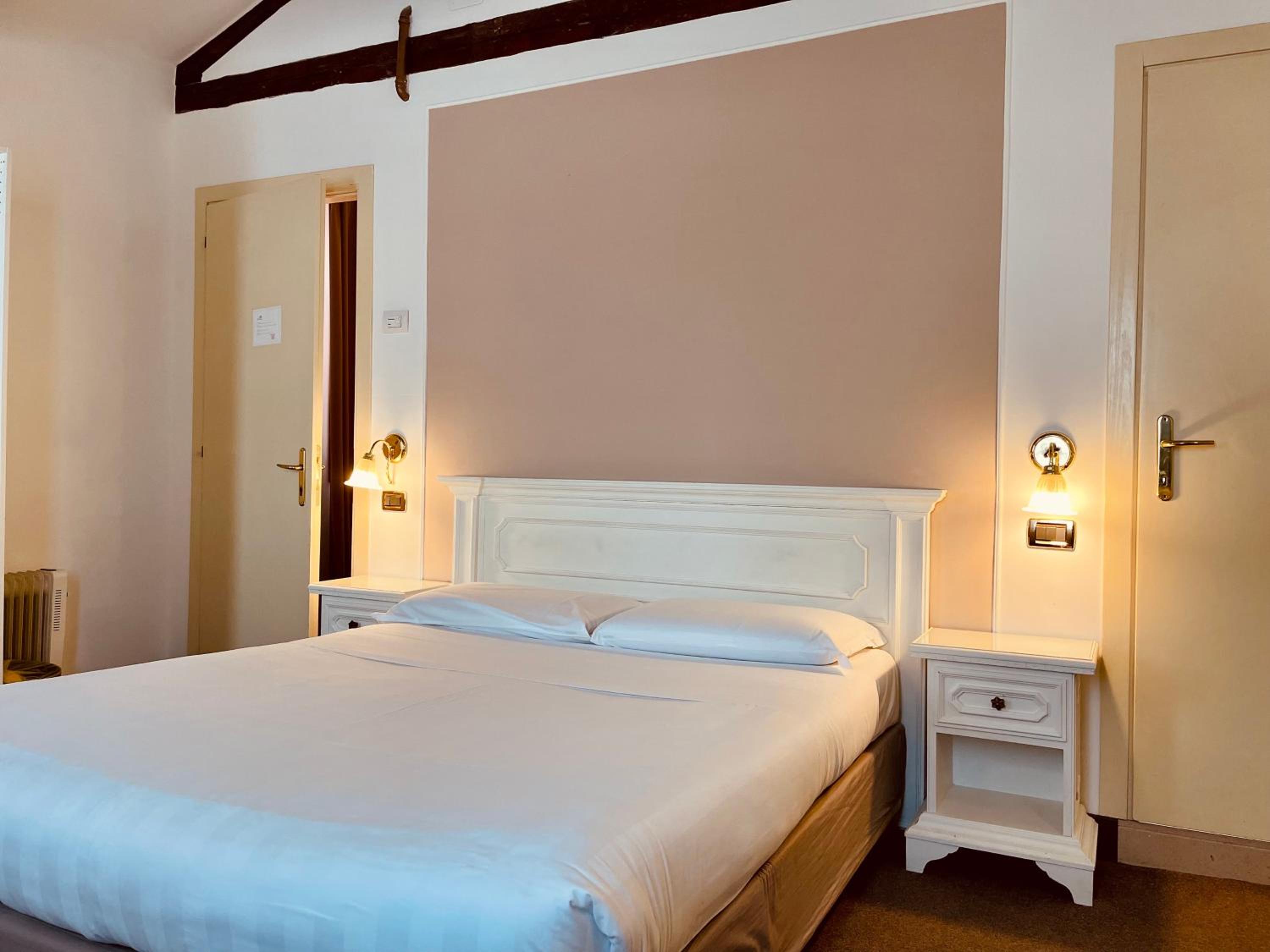Superior Triple Room with Canal View photo 1