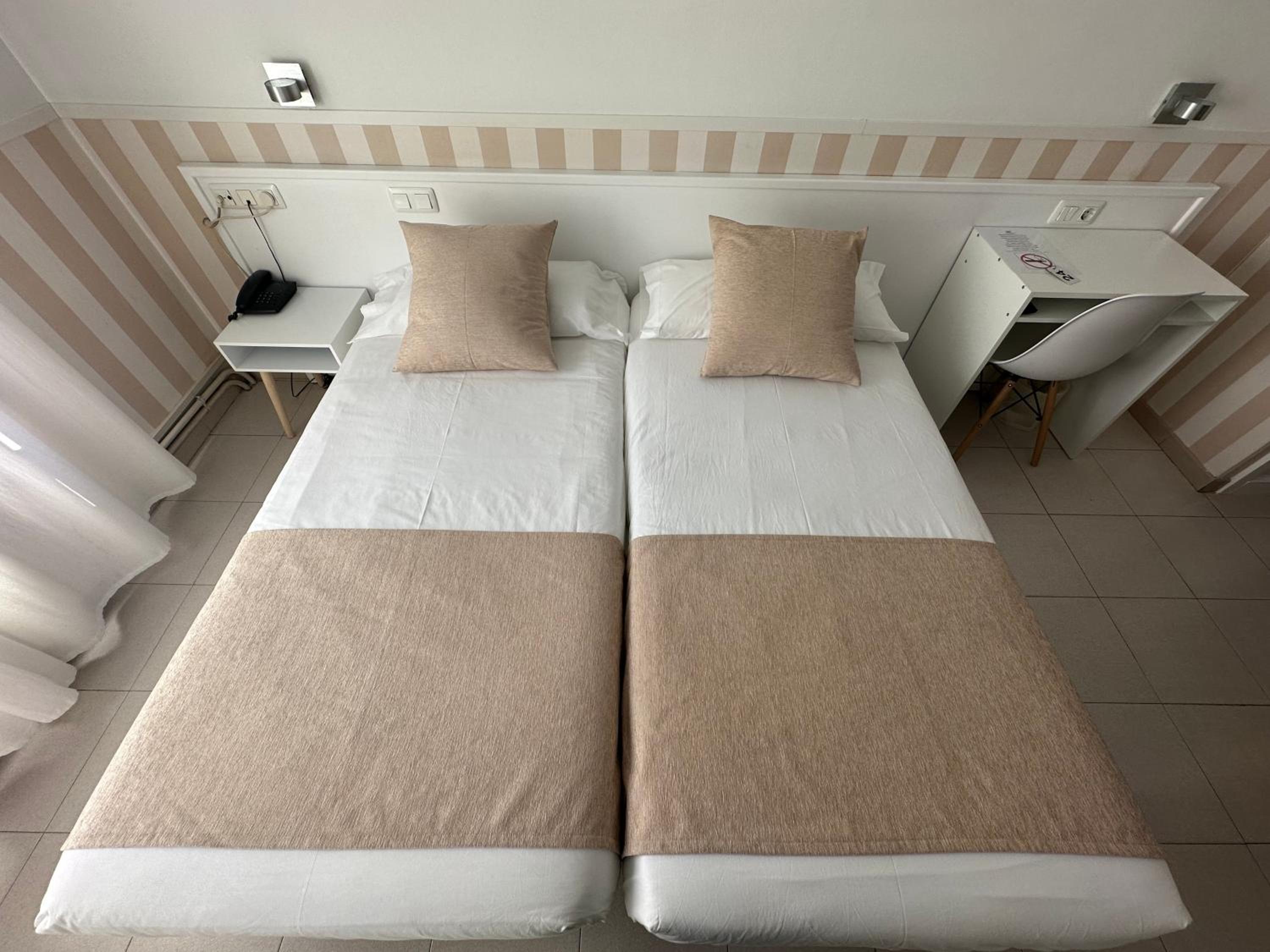 Standard Twin Room photo 3