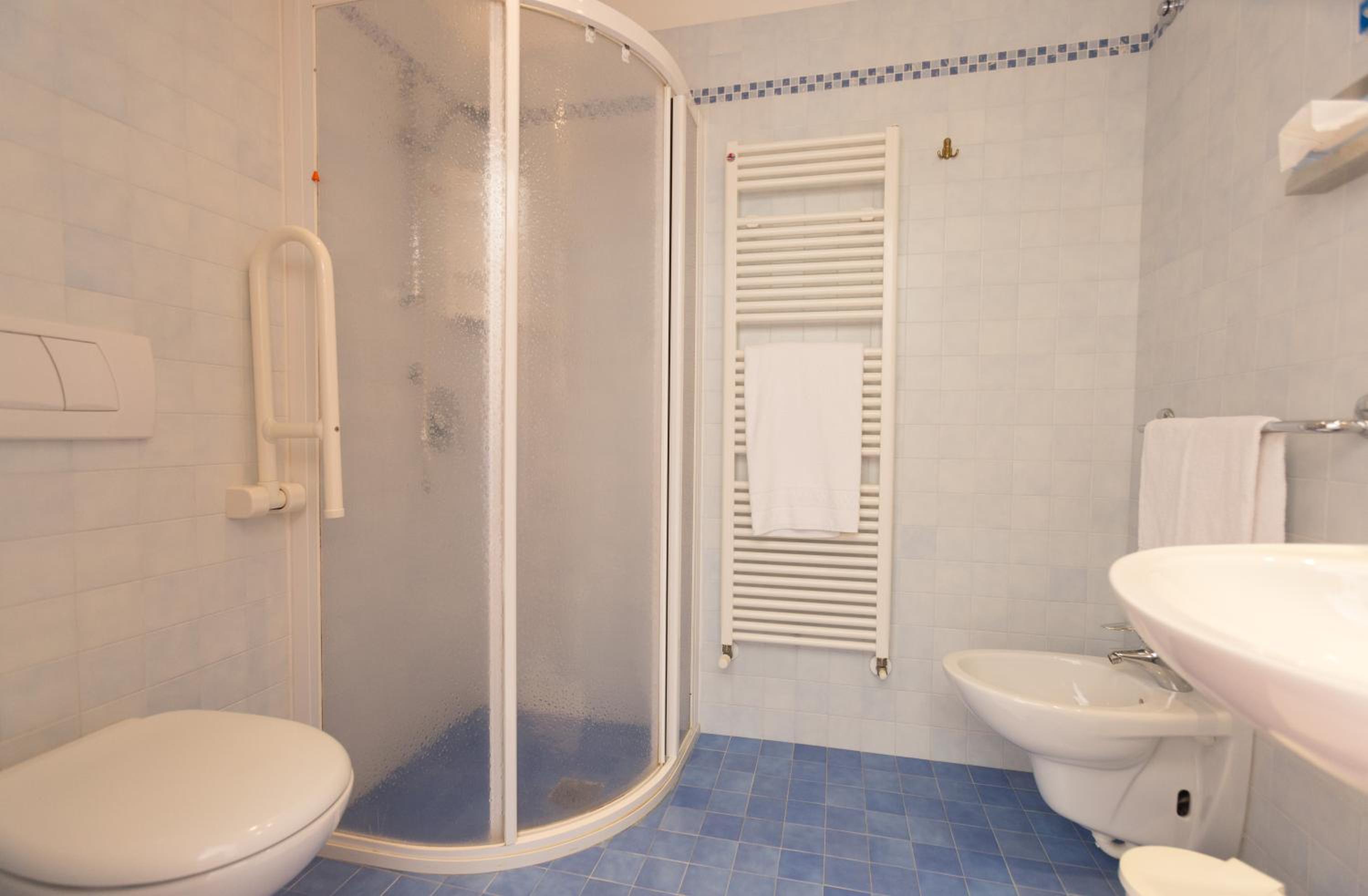 Economy Double or Twin Room with Balcony photo 3