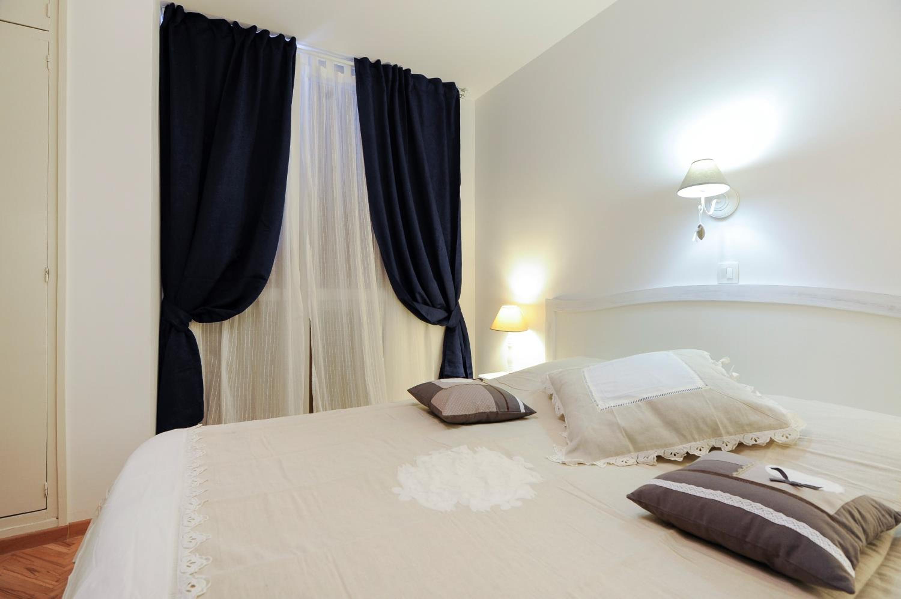 Double Room - Photo 8