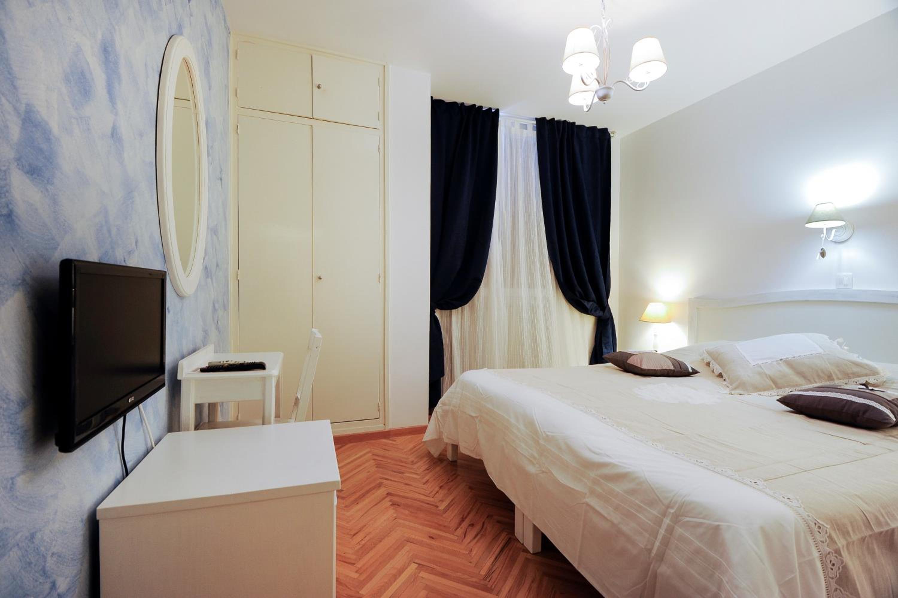 Double Room - Photo 3