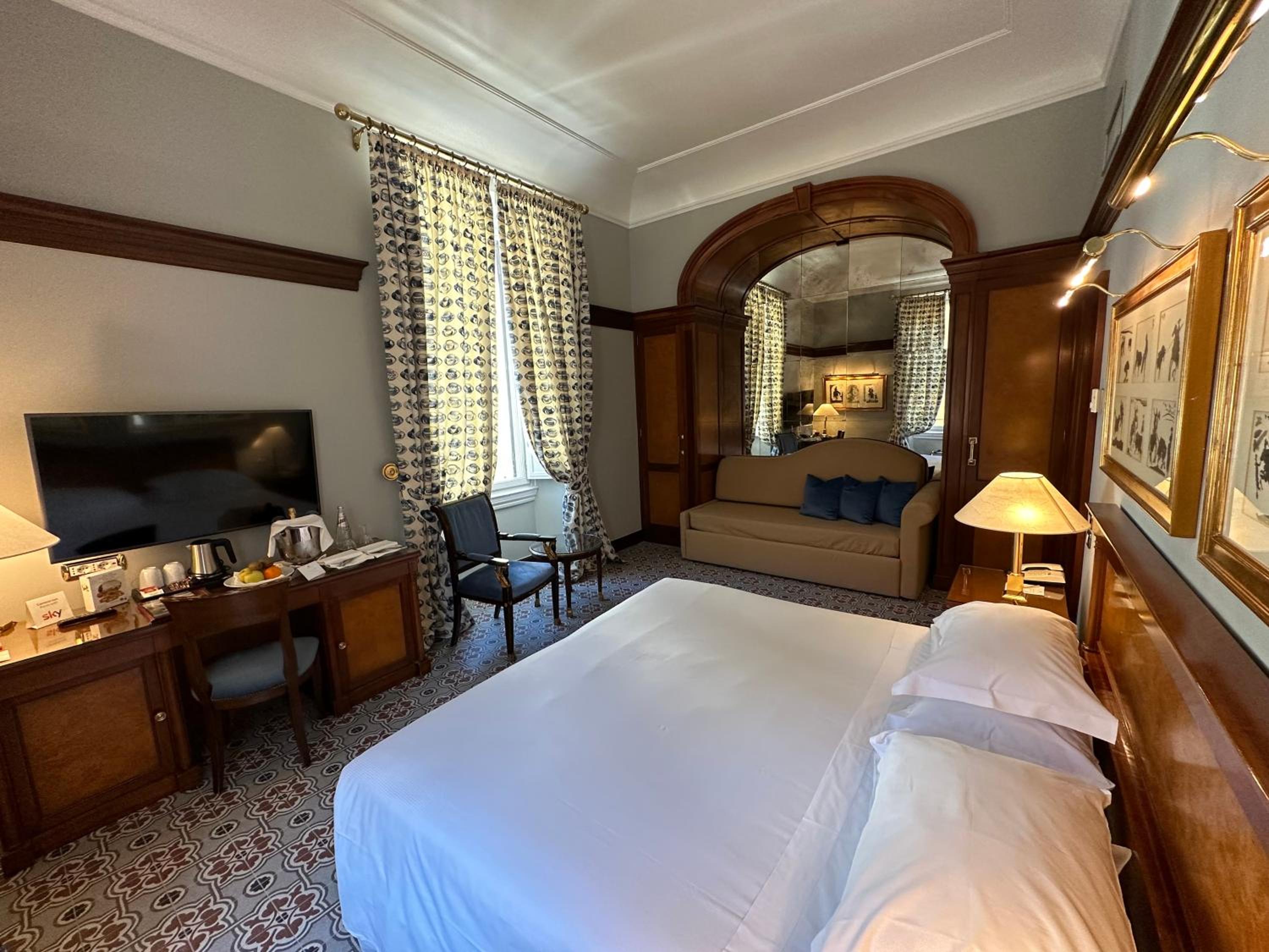 Deluxe Double Room - Photo 11