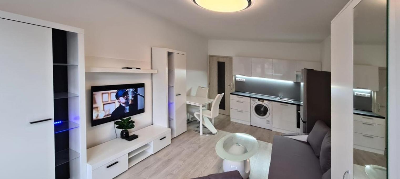 One-Bedroom Apartment - Photo 8