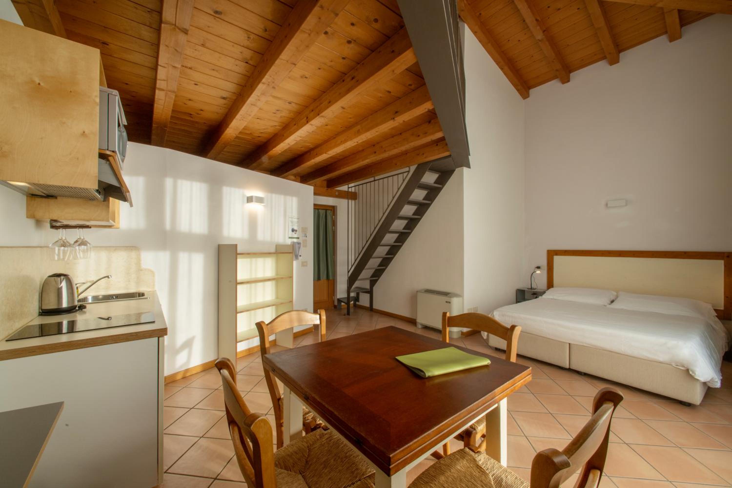Superior Studio with Lake View - Photo 4