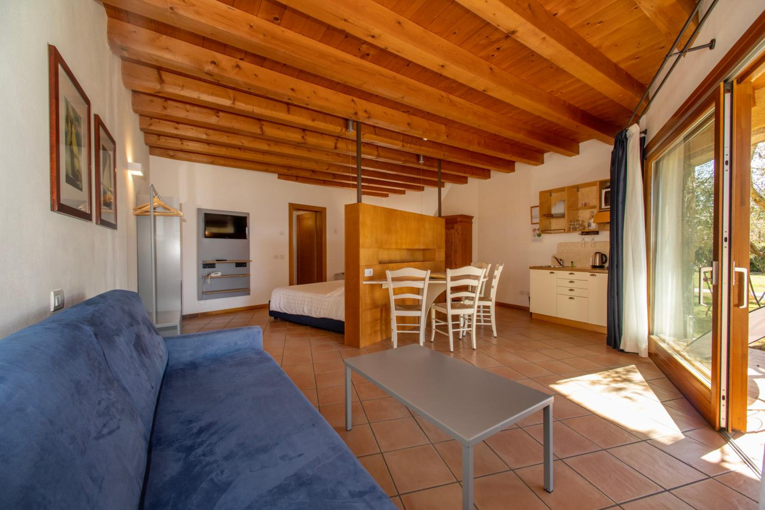 Superior Studio with Lake View - Photo 11
