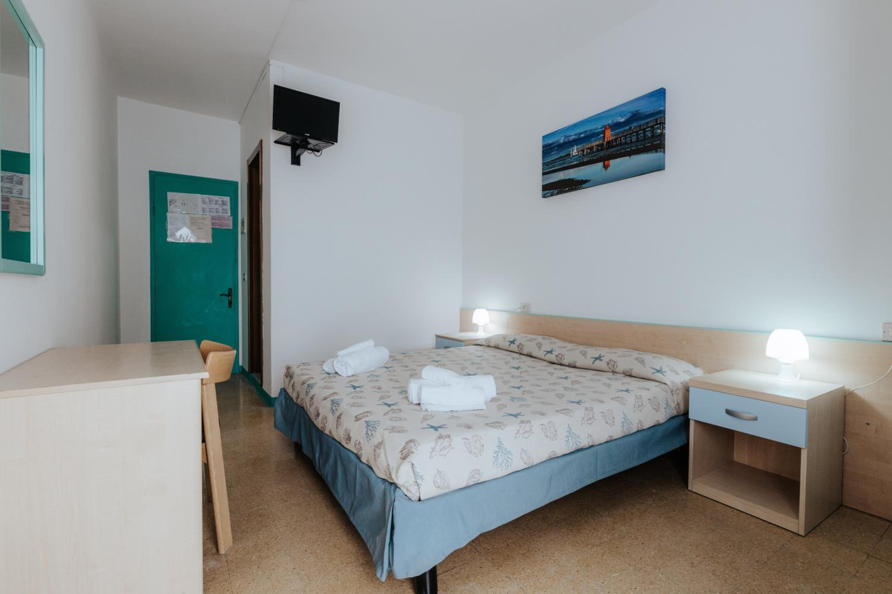 Double or Twin Room - Photo 5