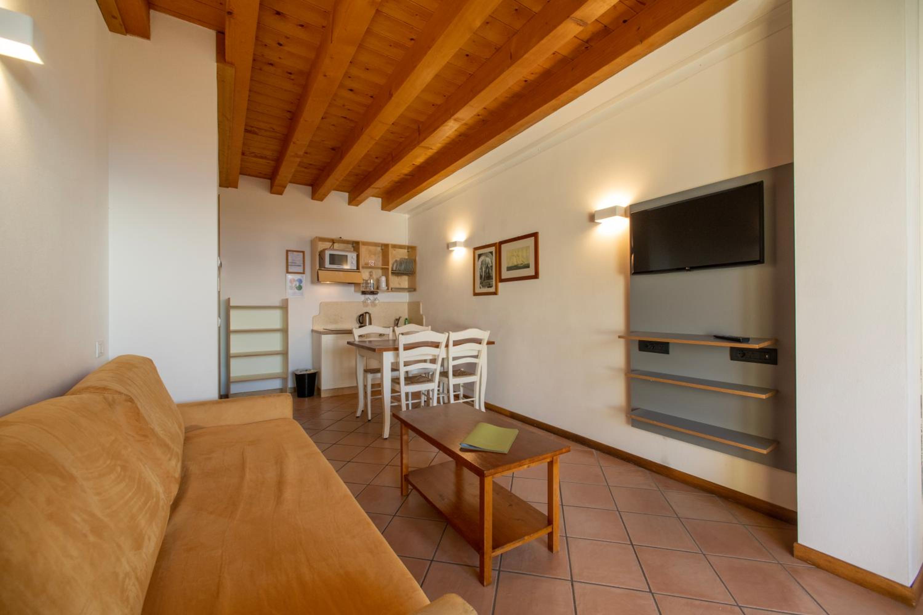 One Bedroom Apartment with Lake View photo 2