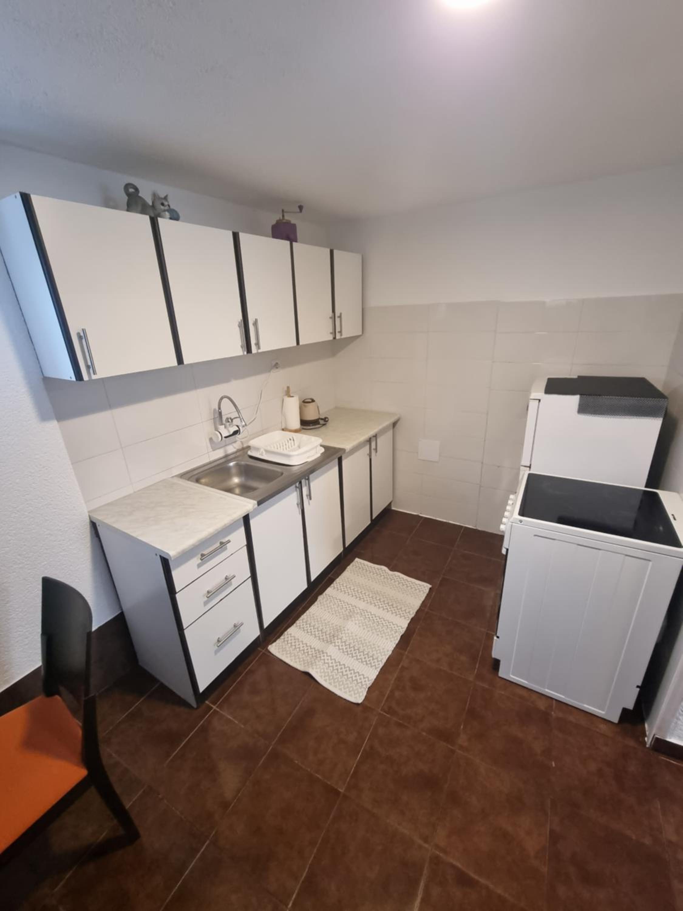 One-Bedroom Apartment - Photo 3